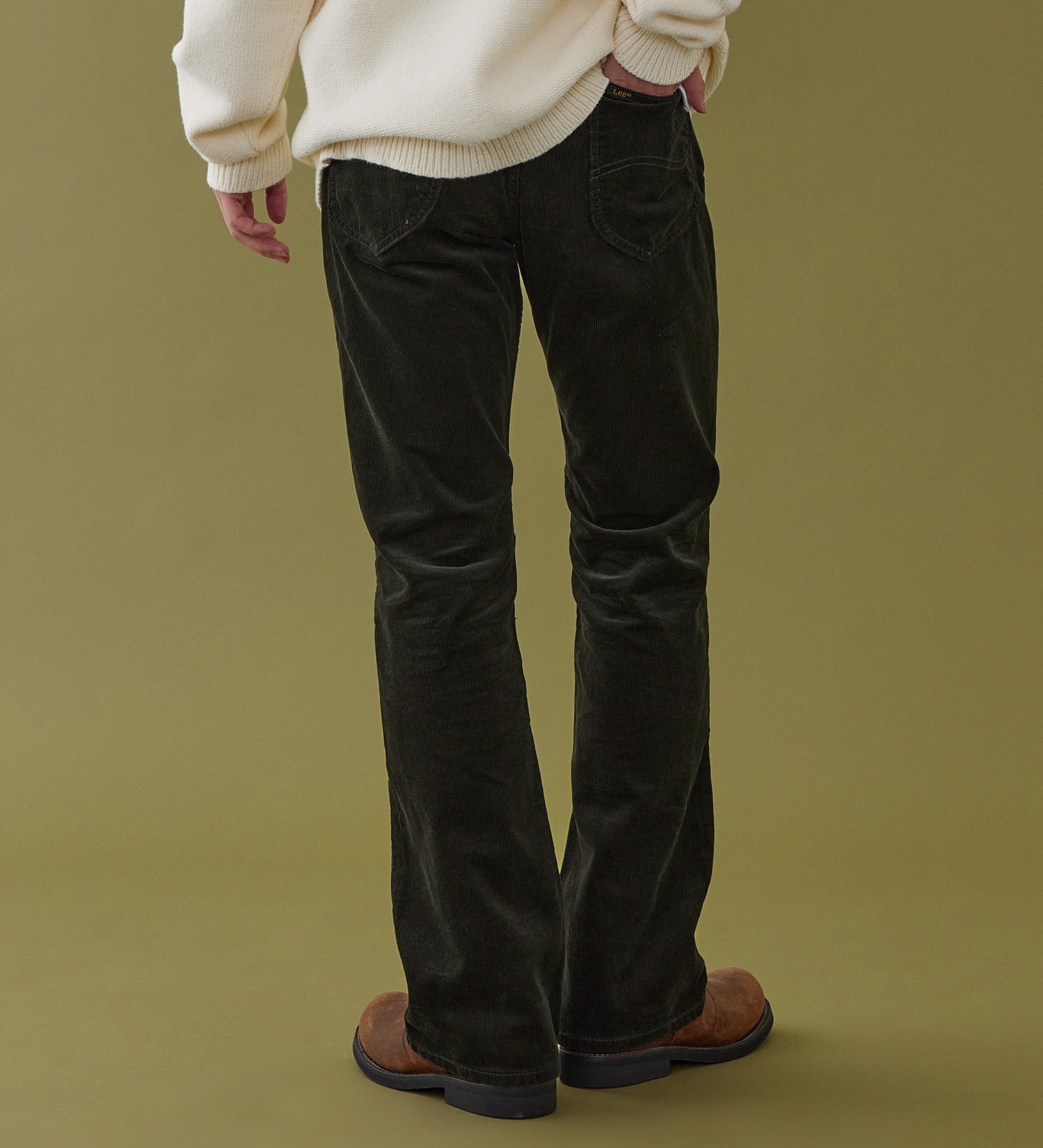 Lee(リー)の【予約P】AMERICAN STANDARD 102 ブーツカット コーデュロイ【暖】|パンツ/パンツ/メンズ|オリーブ