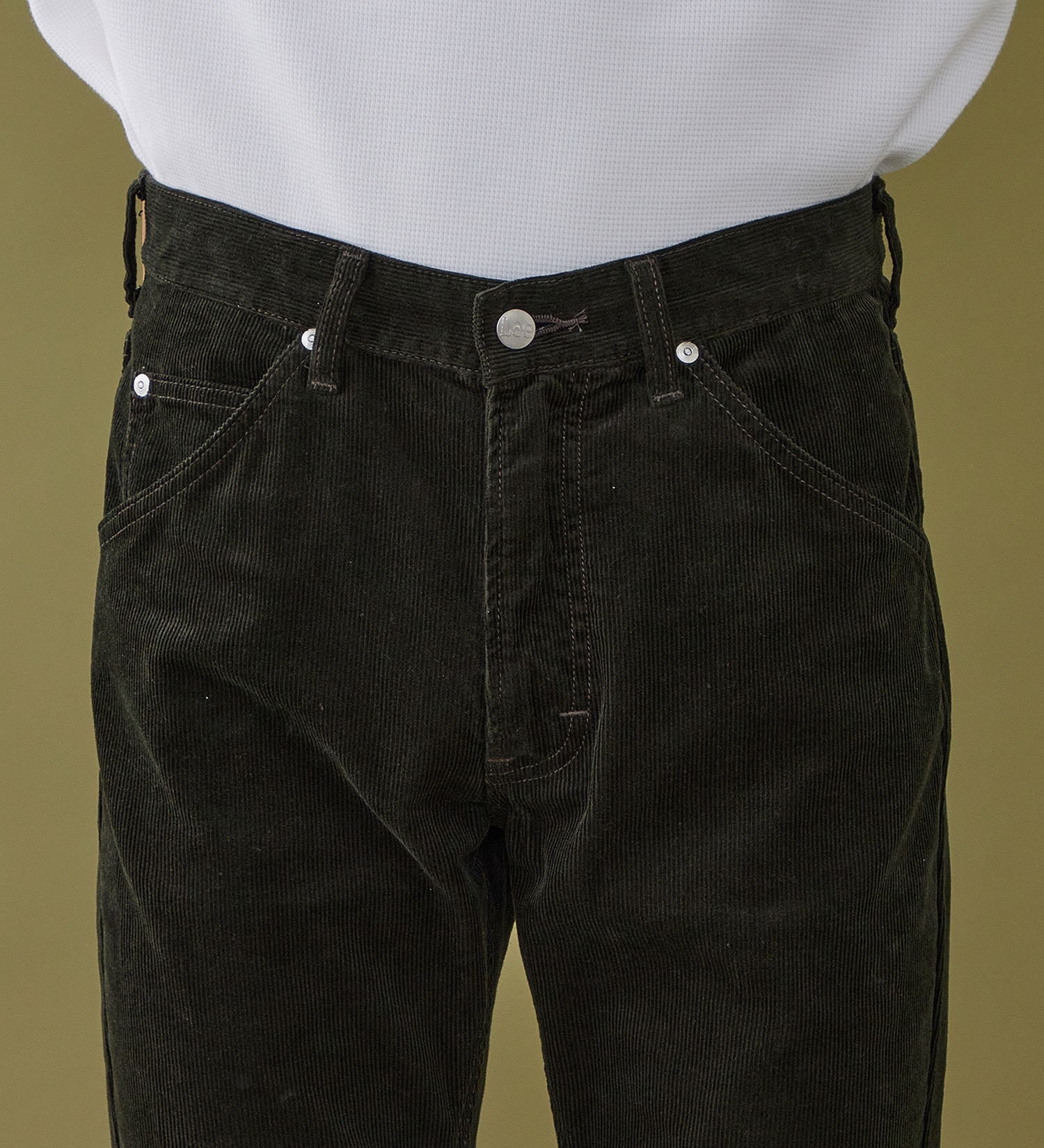 Lee(リー)の【予約P】AMERICAN STANDARD 102 ブーツカット コーデュロイ【暖】|パンツ/パンツ/メンズ|オリーブ