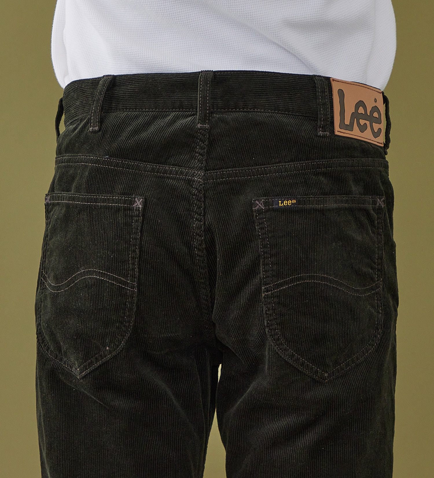Lee(リー)の【予約P】AMERICAN STANDARD 102 ブーツカット コーデュロイ【暖】|パンツ/パンツ/メンズ|オリーブ