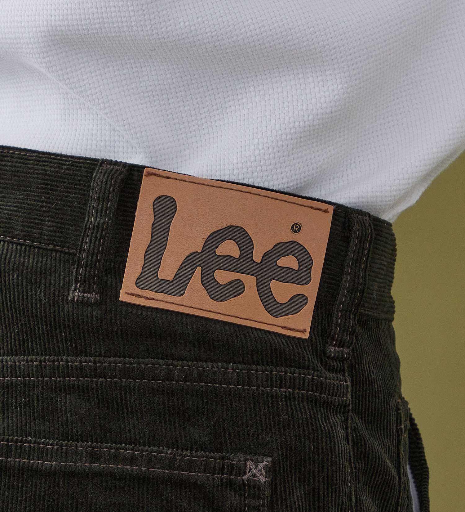 Lee(リー)の【予約P】AMERICAN STANDARD 102 ブーツカット コーデュロイ【暖】|パンツ/パンツ/メンズ|オリーブ