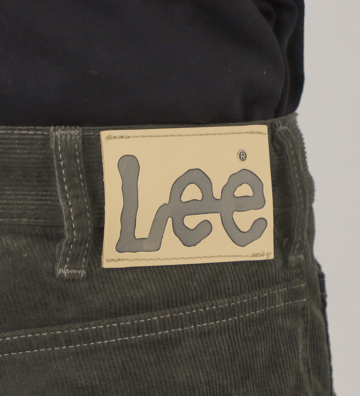 Lee(リー)の【予約P】AMERICAN STANDARD 201 ストレート コーデュロイ【暖】|パンツ/パンツ/メンズ|オリーブ