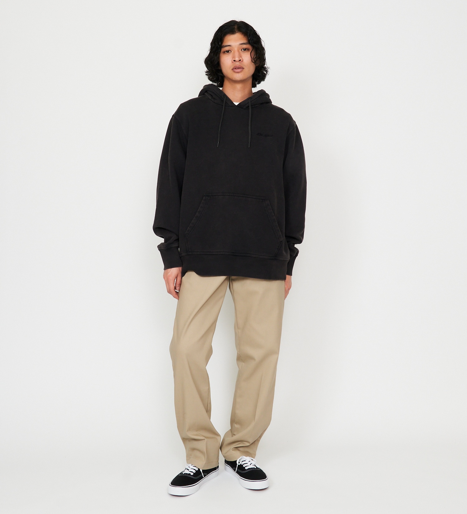 Dickies(ディッキーズ)のヴィンテージウォッシュ ワンポイント刺繍 プルオーバーパーカー|トップス/パーカー/メンズ|ブラック