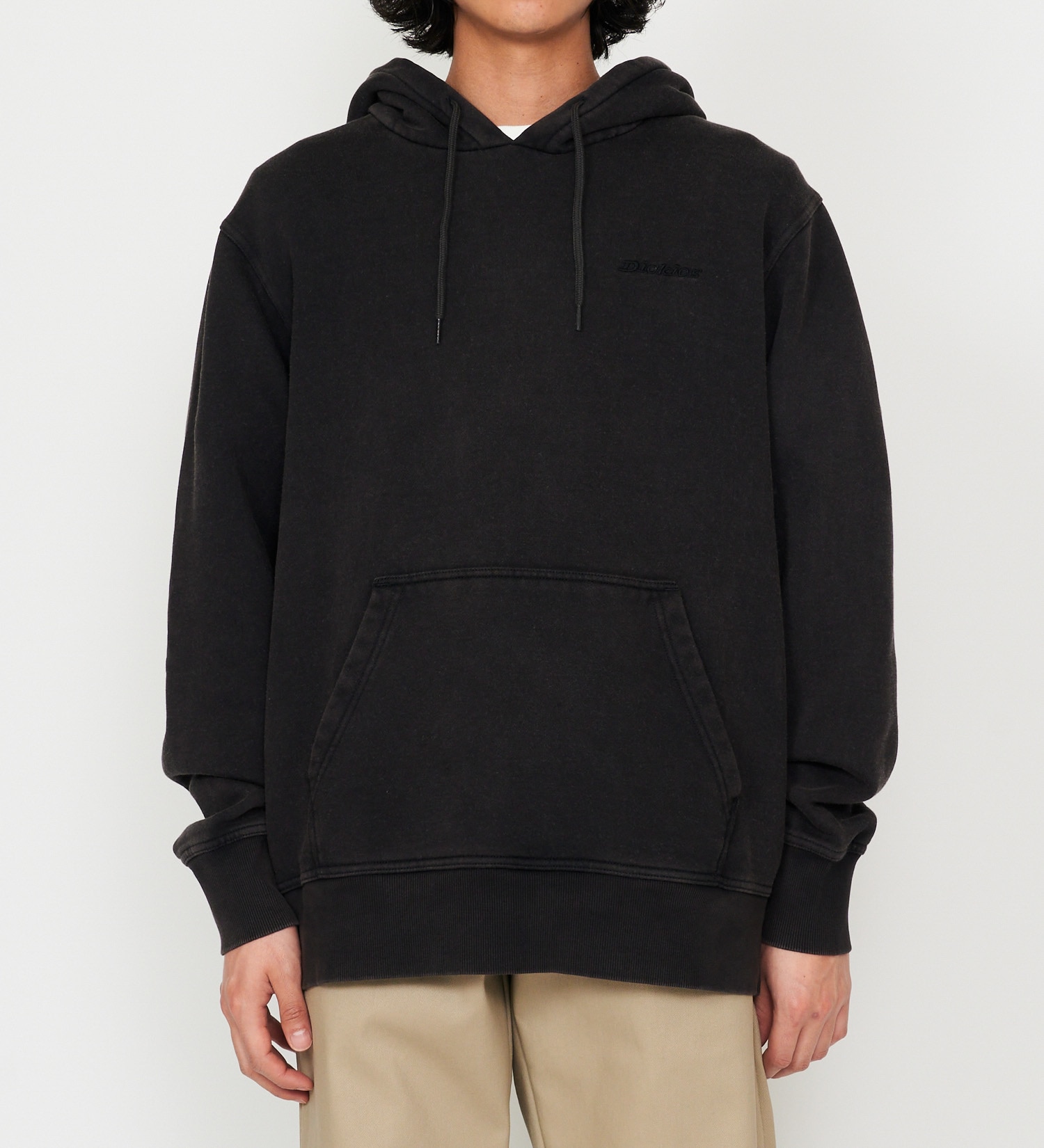 Dickies(ディッキーズ)のヴィンテージウォッシュ ワンポイント刺繍 プルオーバーパーカー|トップス/パーカー/メンズ|ブラック