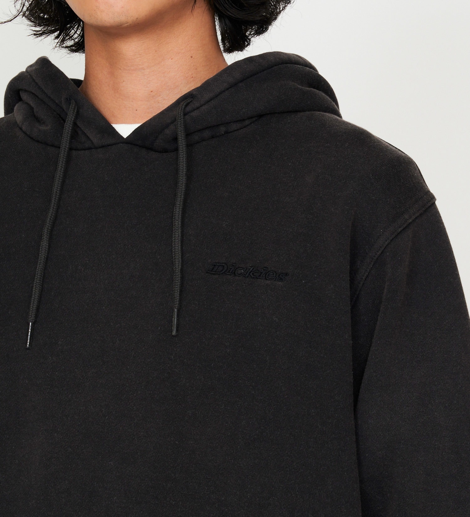 Dickies(ディッキーズ)のヴィンテージウォッシュ ワンポイント刺繍 プルオーバーパーカー|トップス/パーカー/メンズ|ブラック