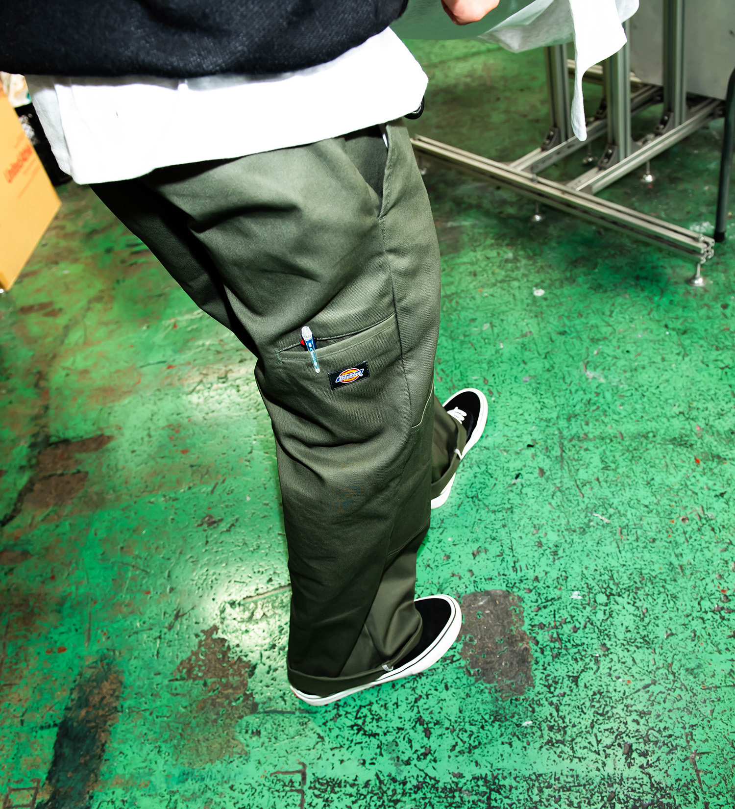 Dickies(ディッキーズ)のダブルニー ワークパンツ ルーズフィット "85283" レングス30インチ|パンツ/パンツ/メンズ|オリーブ