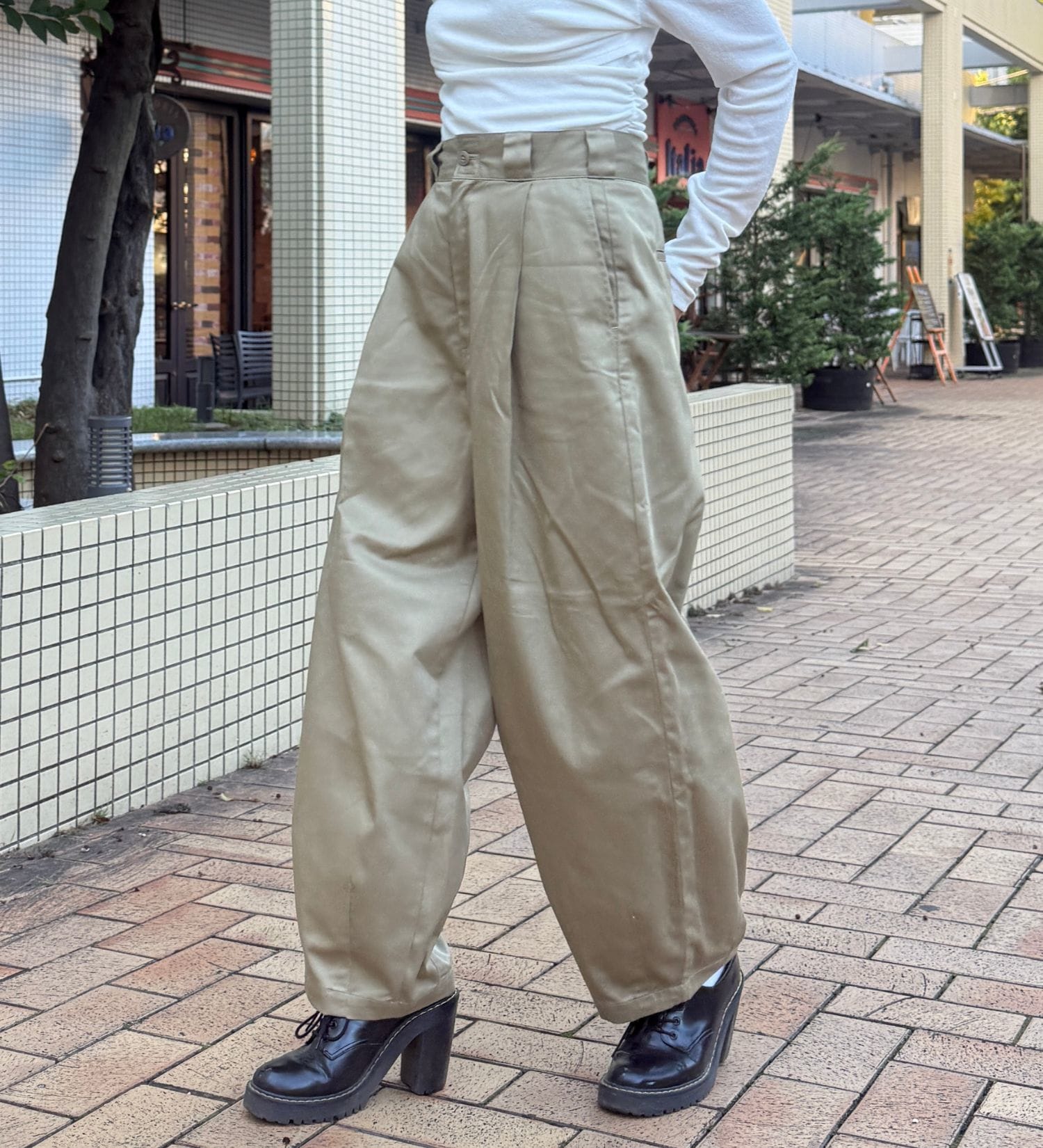 Dickies(ディッキーズ)のコクーンワイドパンツ|パンツ/パンツ/レディース|カーキ