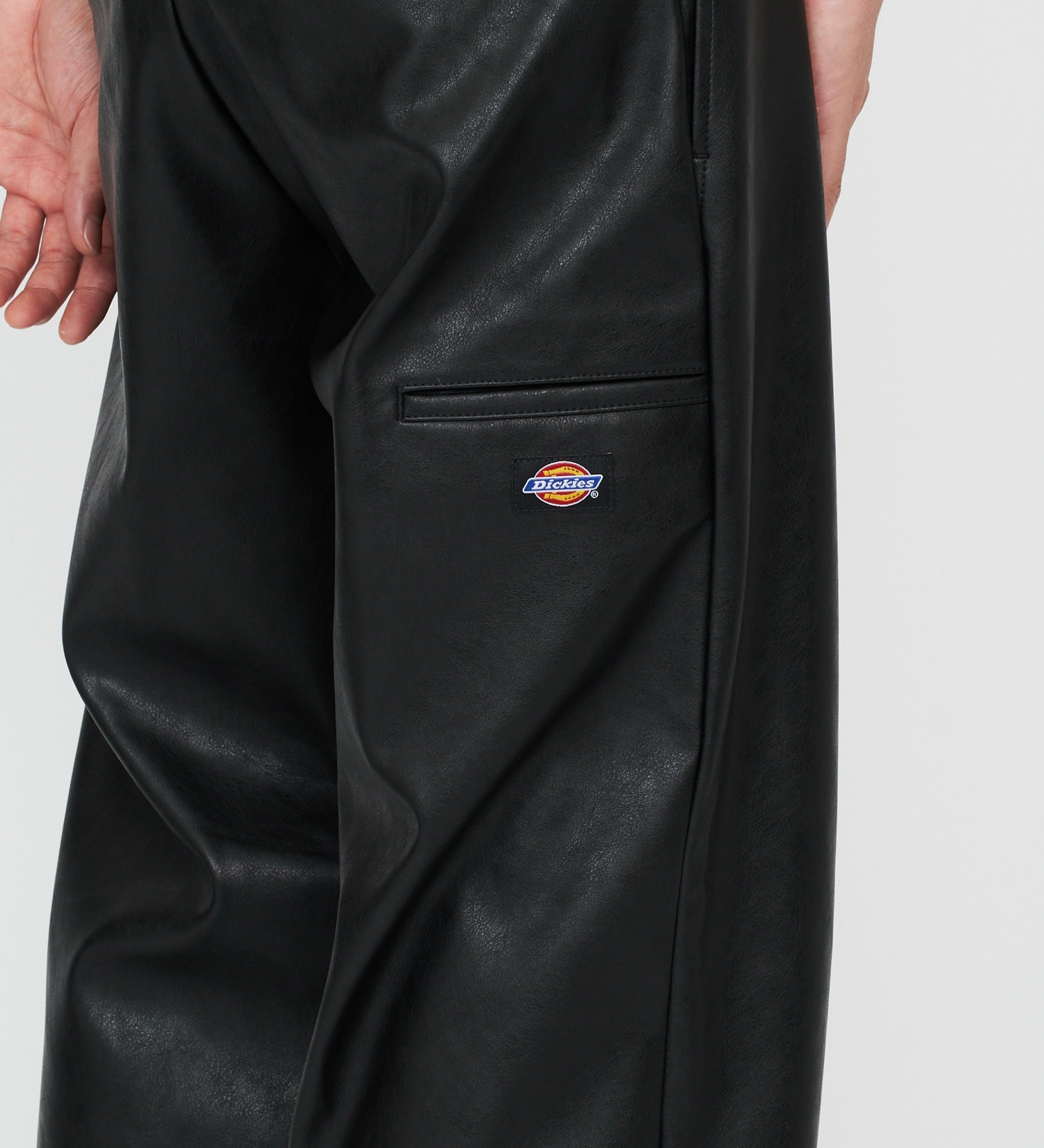 Dickies(ディッキーズ)のシンセティックレザーワークパンツ|パンツ/パンツ/メンズ|ブラック
