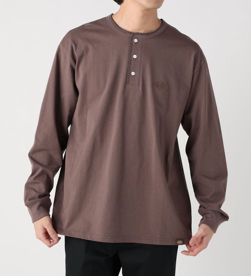 Dickies(ディッキーズ)のヘンリーネック エンブレムTシャツ|トップス/Tシャツ/カットソー/メンズ|ダークブラウン