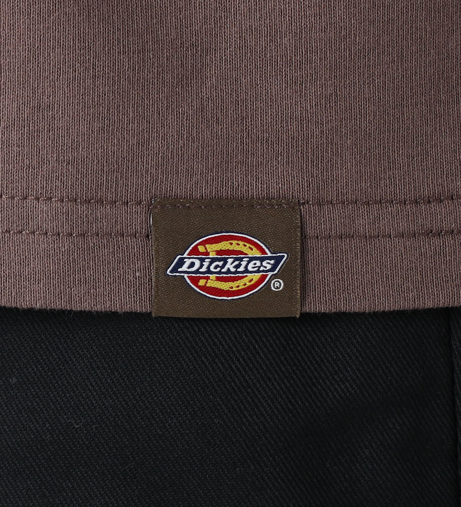 Dickies(ディッキーズ)のヘンリーネック エンブレムTシャツ|トップス/Tシャツ/カットソー/メンズ|ダークブラウン