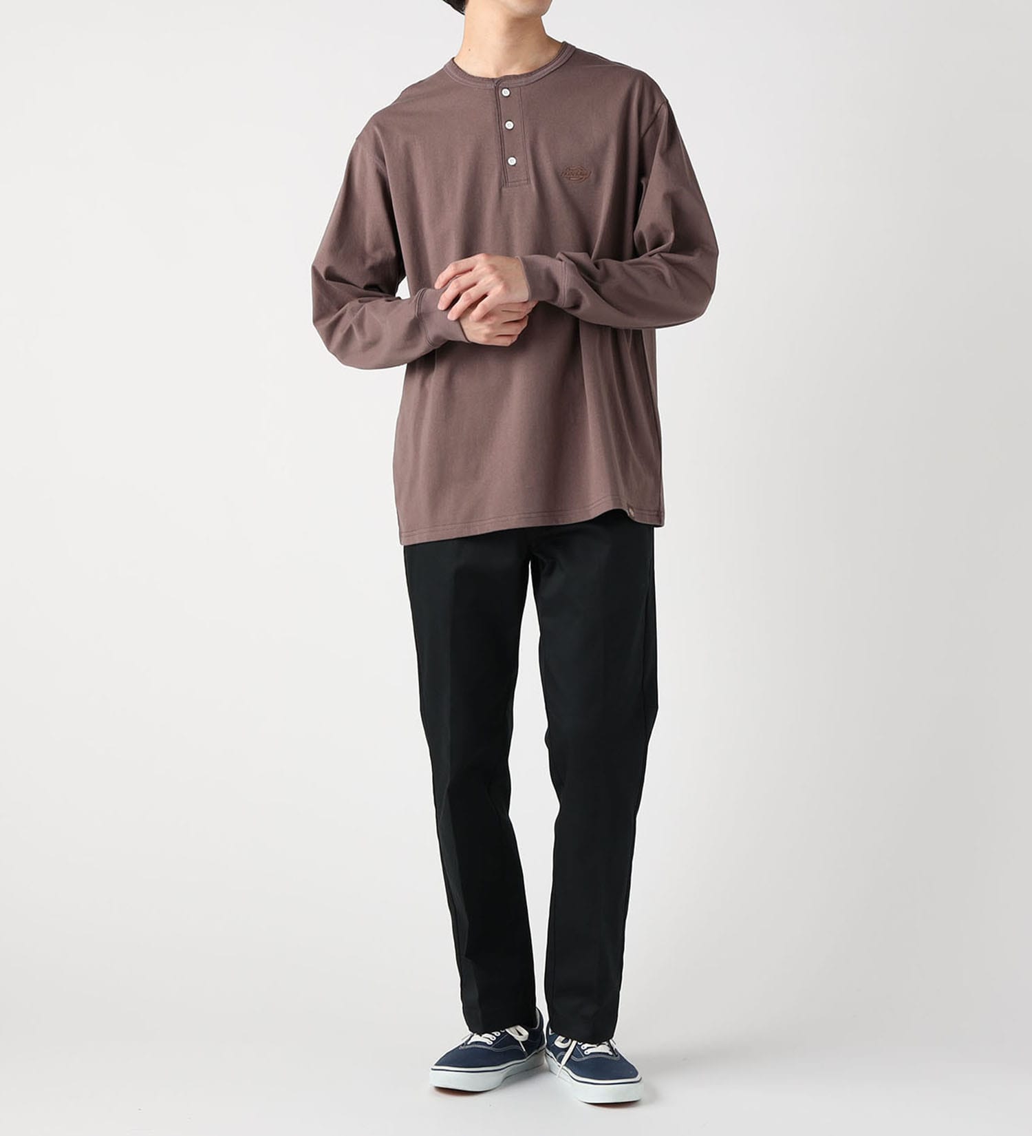 Dickies(ディッキーズ)のヘンリーネック エンブレムTシャツ|トップス/Tシャツ/カットソー/メンズ|ダークブラウン