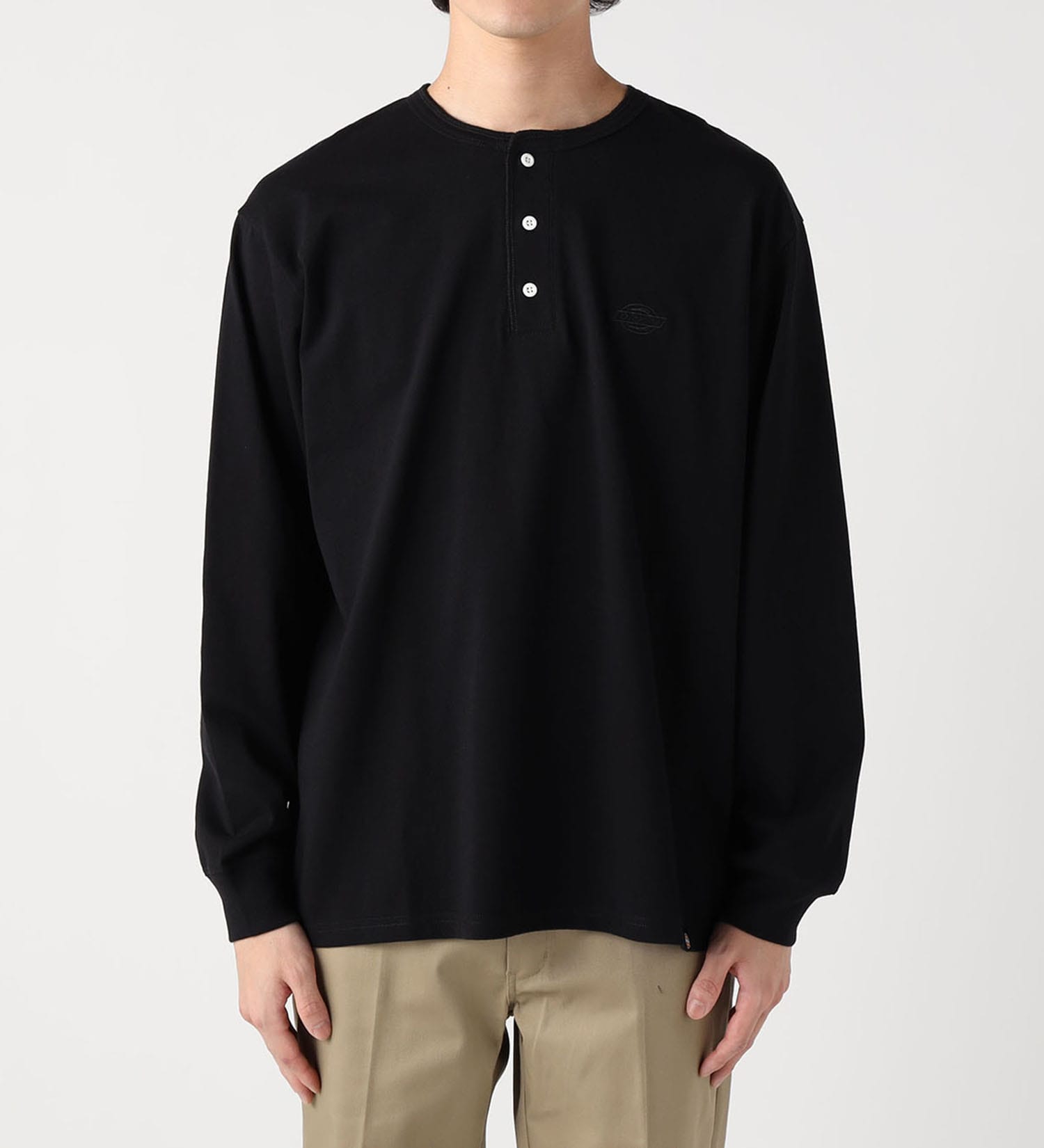 Dickies(ディッキーズ)のヘンリーネック エンブレムTシャツ|トップス/Tシャツ/カットソー/メンズ|ブラック