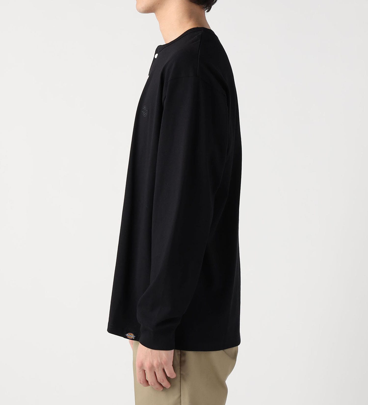 Dickies(ディッキーズ)のヘンリーネック エンブレムTシャツ|トップス/Tシャツ/カットソー/メンズ|ブラック