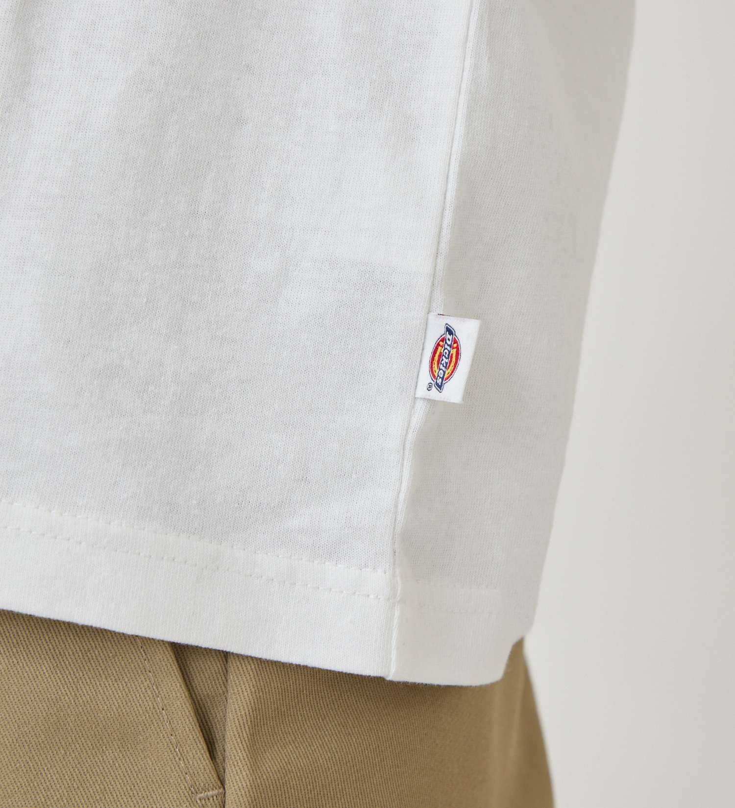 Dickies(ディッキーズ)のグラフィックロングスリーブTシャツA-2|トップス/Tシャツ/カットソー/メンズ|ホワイト