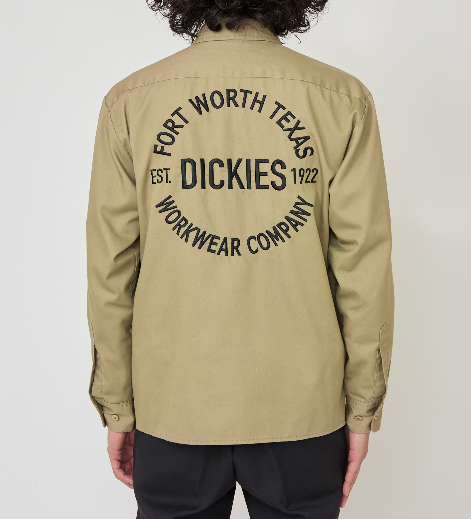 Dickies(ディッキーズ)のバック刺繍シャツ|トップス/シャツ/ブラウス/メンズ|カーキ
