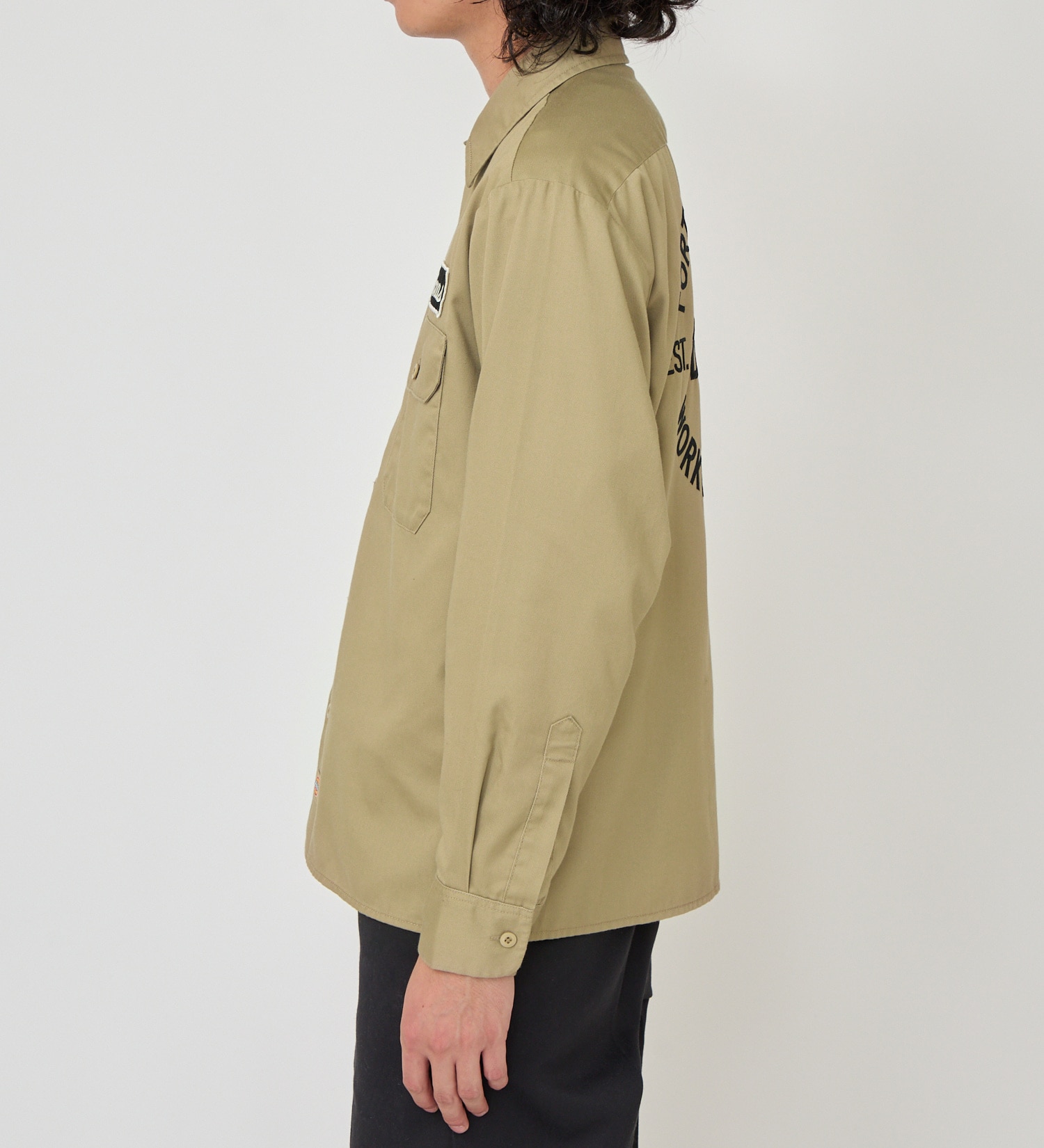 Dickies(ディッキーズ)のバック刺繍シャツ|トップス/シャツ/ブラウス/メンズ|カーキ