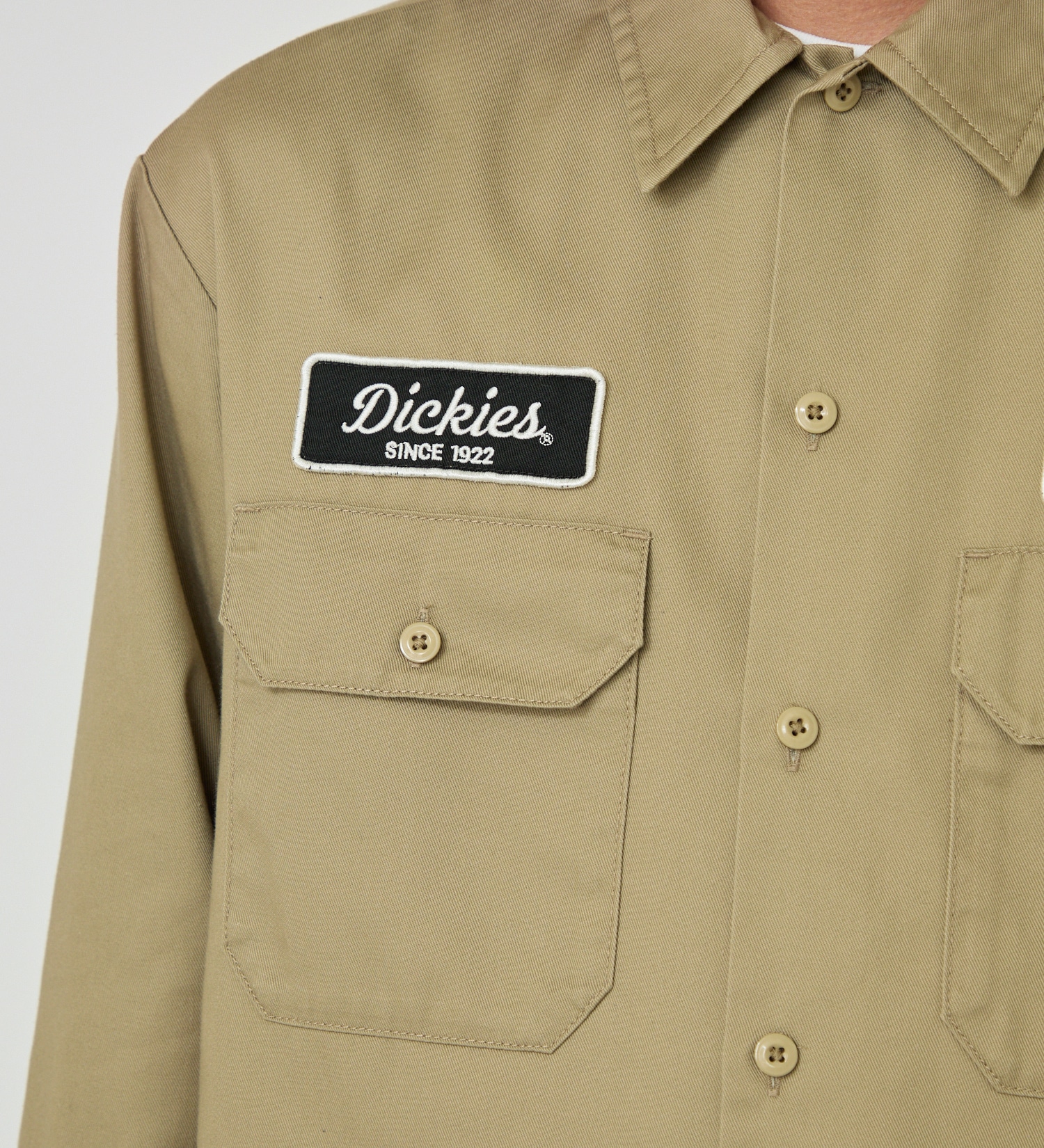 Dickies(ディッキーズ)のバック刺繍シャツ|トップス/シャツ/ブラウス/メンズ|カーキ