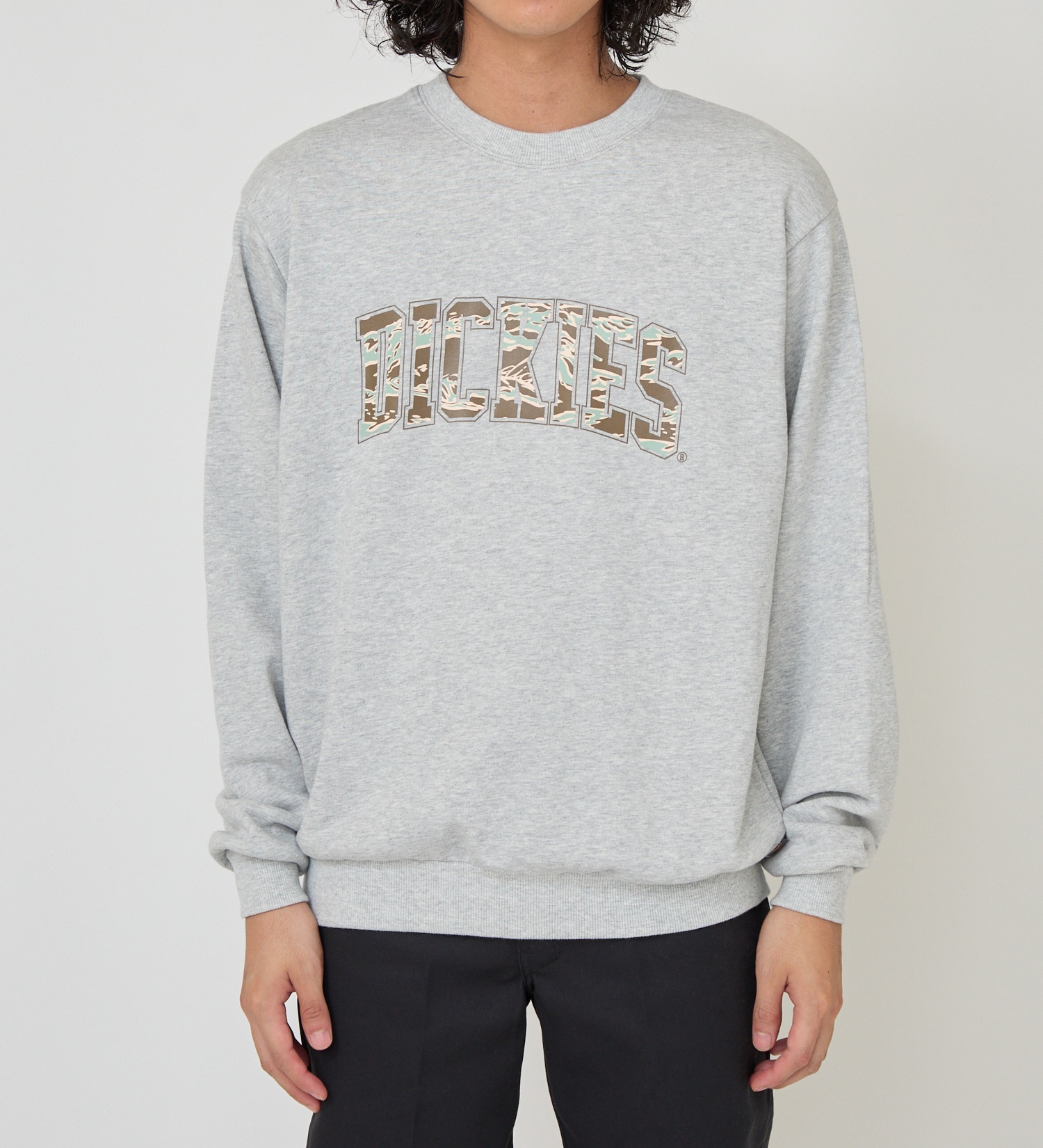 Dickies(ディッキーズ)のカモフラージュロゴスウェット|トップス/スウェット/メンズ|ヘザ－グレー