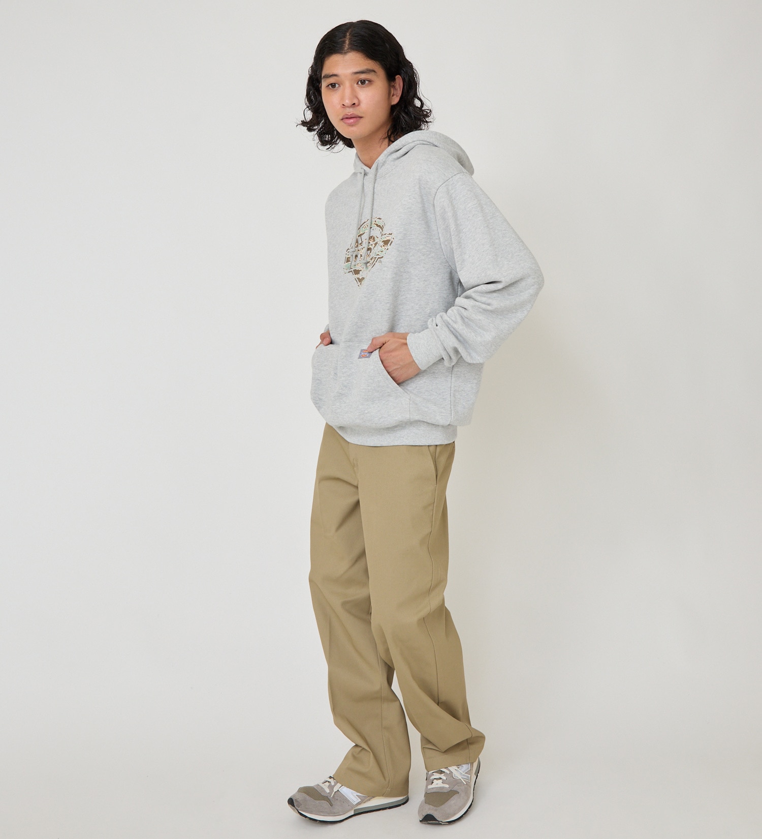 Dickies(ディッキーズ)のカモフラージュロゴフーディー|トップス/パーカー/メンズ|ヘザ－グレー