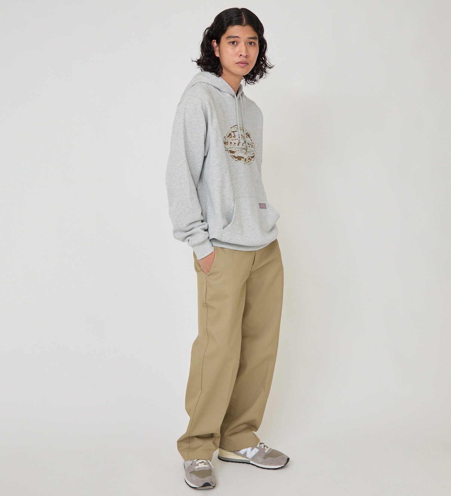 Dickies(ディッキーズ)のカモフラージュロゴフーディー|トップス/パーカー/メンズ|ヘザ－グレー