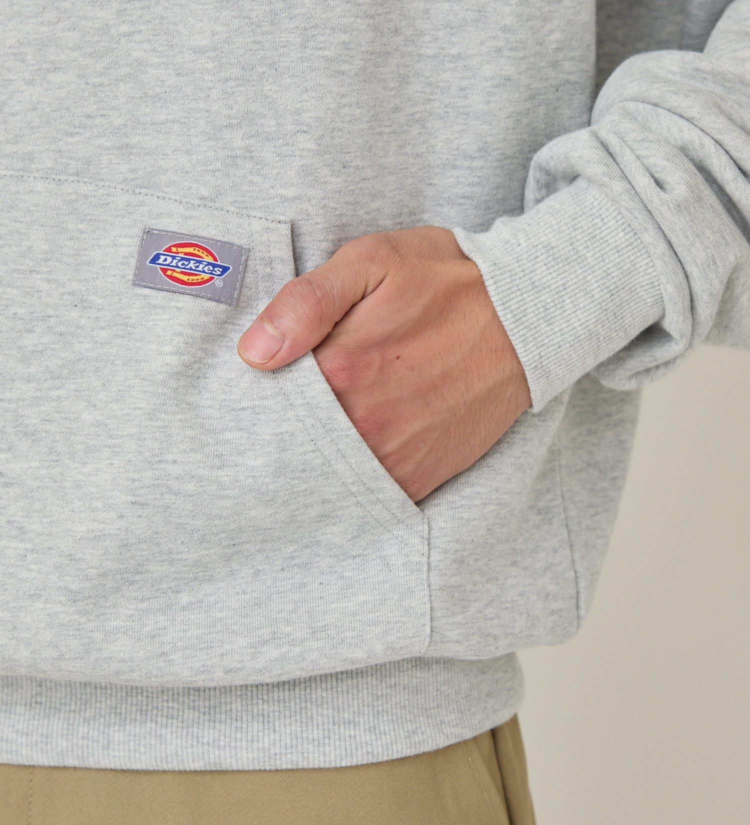 Dickies(ディッキーズ)のカモフラージュロゴフーディー|トップス/パーカー/メンズ|ヘザ－グレー