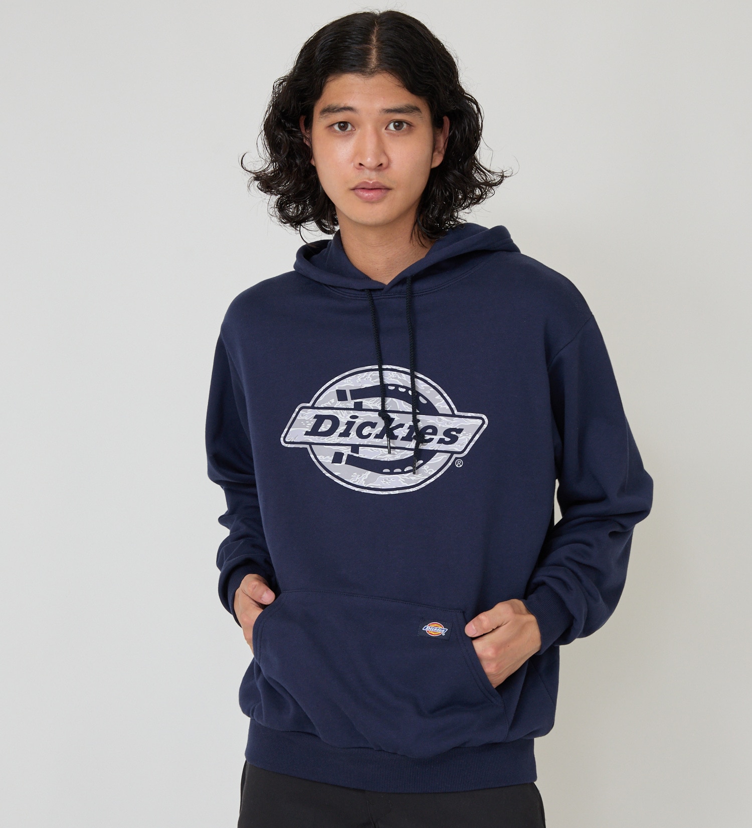 Dickies(ディッキーズ)のカモフラージュロゴフーディー|トップス/パーカー/メンズ|ネイビー