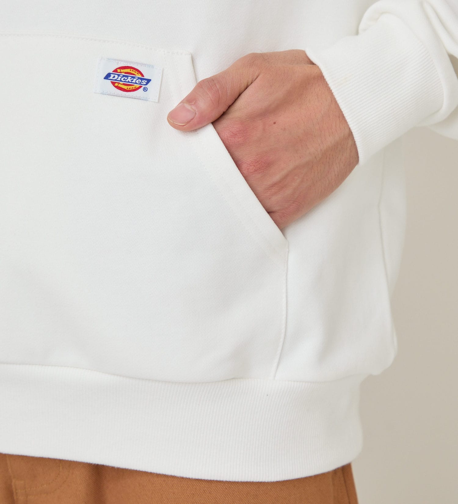 Dickies(ディッキーズ)のワンポイントフーディ|トップス/パーカー/メンズ|ホワイト