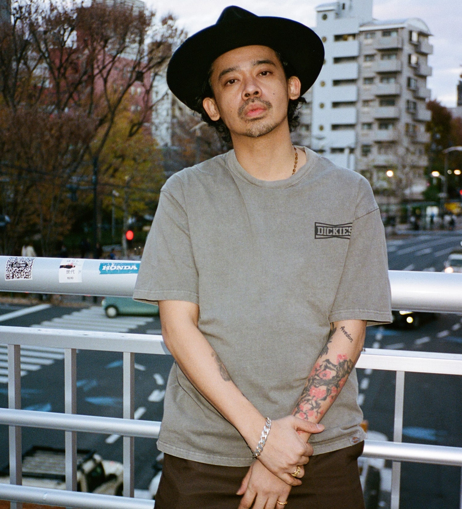 Dickies(ディッキーズ)の【Dickies xYamanobe Bros】WORKプリントTシャツ 半袖|トップス/Tシャツ/カットソー/メンズ|ライトグレー