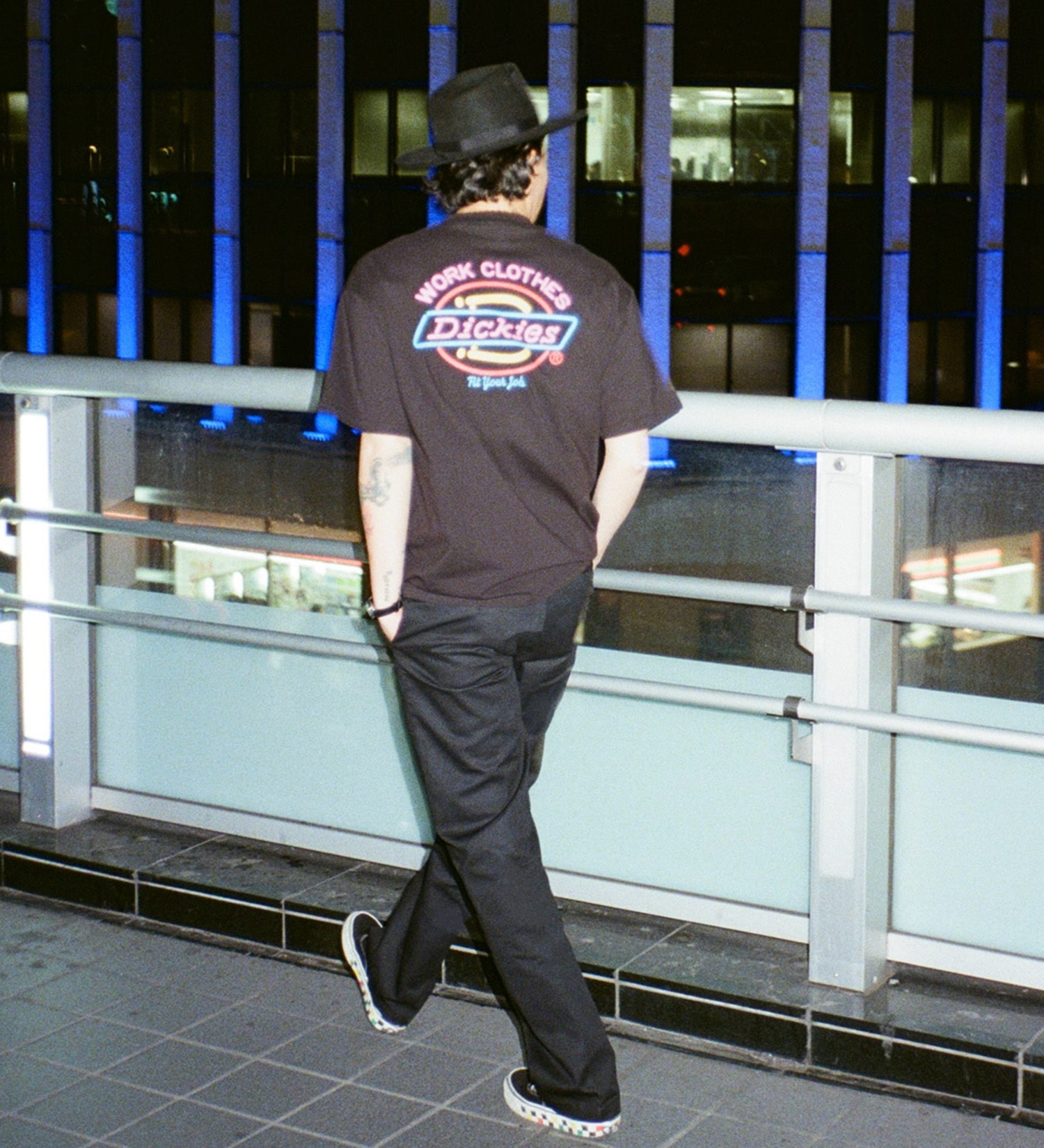 Dickies(ディッキーズ)の【Dickies xYamanobe Bros】NEONLOGOプリントTシャツ 半袖|トップス/Tシャツ/カットソー/メンズ|ブラック