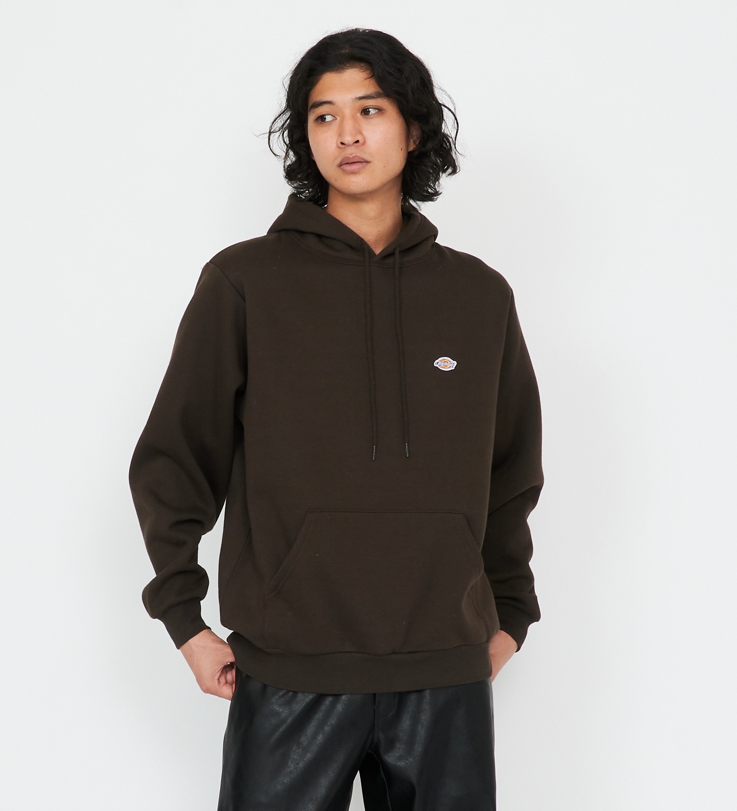 Dickies(ディッキーズ)の刺繍ロゴフーディ|トップス/パーカー/メンズ|ダークブラウン