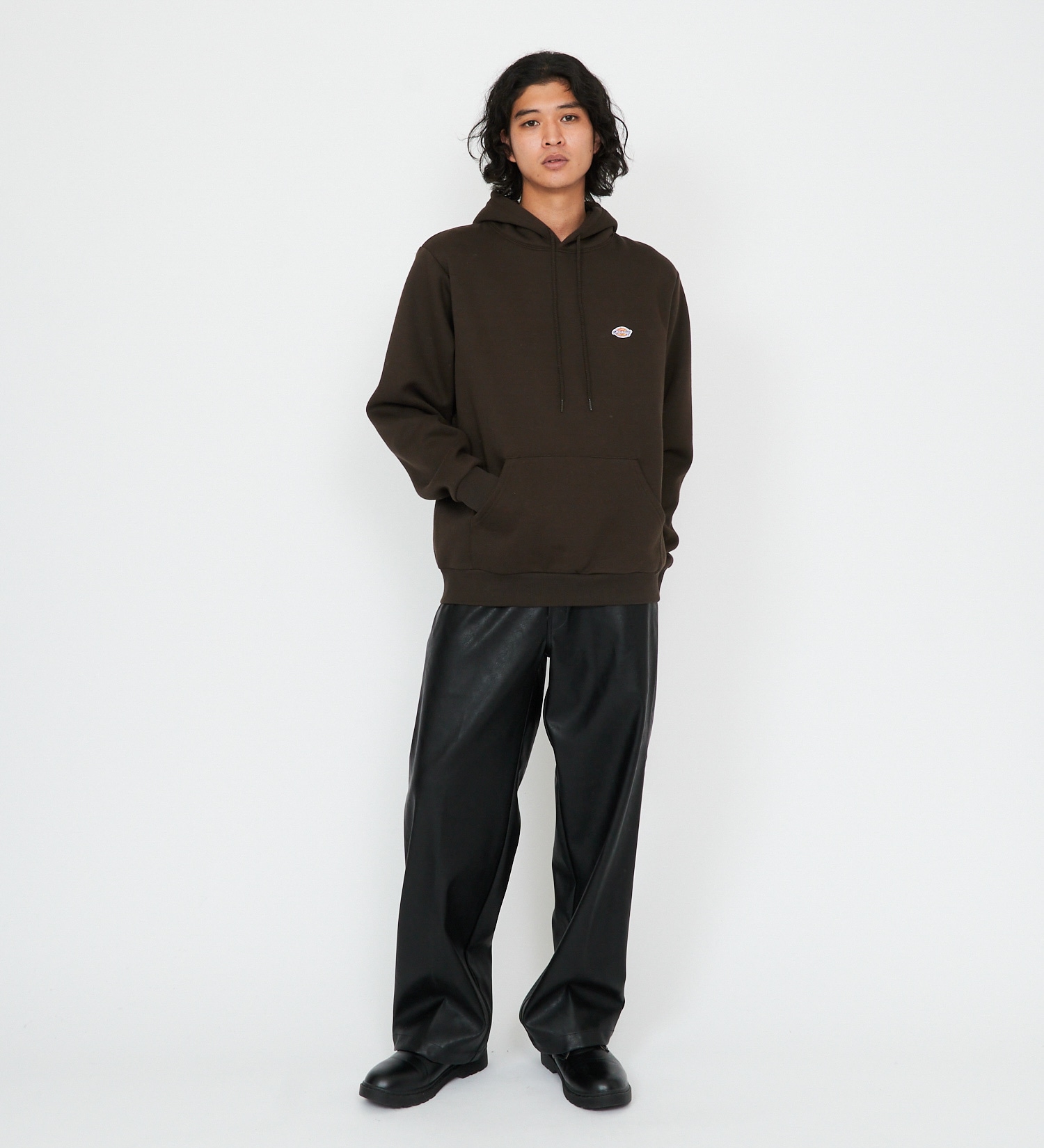Dickies(ディッキーズ)の刺繍ロゴフーディ|トップス/パーカー/メンズ|ダークブラウン