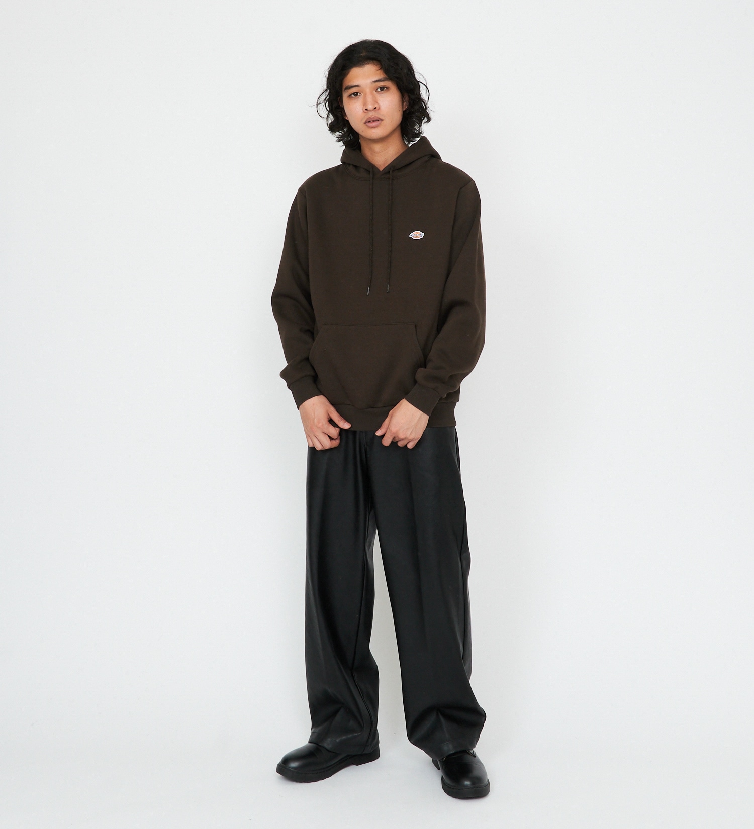 Dickies(ディッキーズ)の刺繍ロゴフーディ|トップス/パーカー/メンズ|ダークブラウン