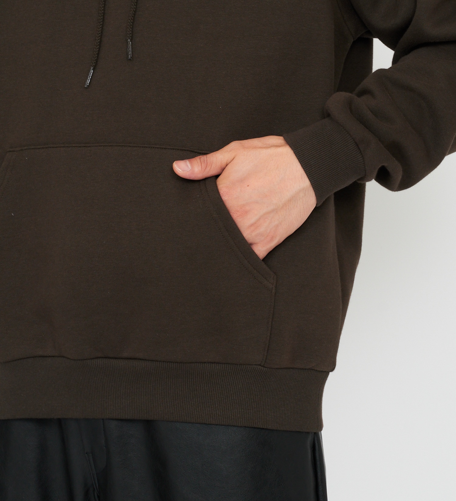 Dickies(ディッキーズ)の刺繍ロゴフーディ|トップス/パーカー/メンズ|ダークブラウン