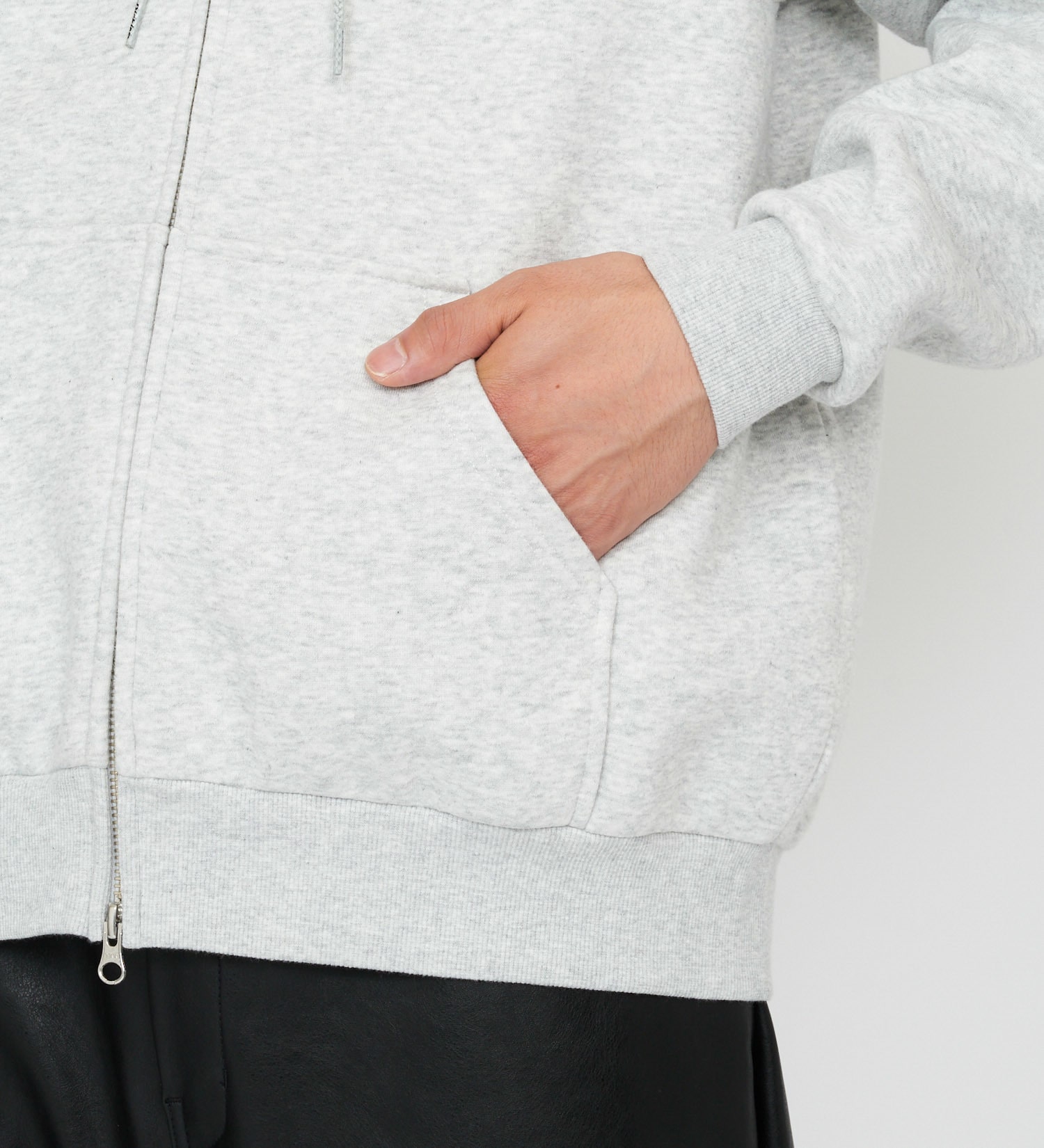 Dickies(ディッキーズ)の刺繍ロゴジップパーカー|トップス/パーカー/メンズ|ヘザ－グレー