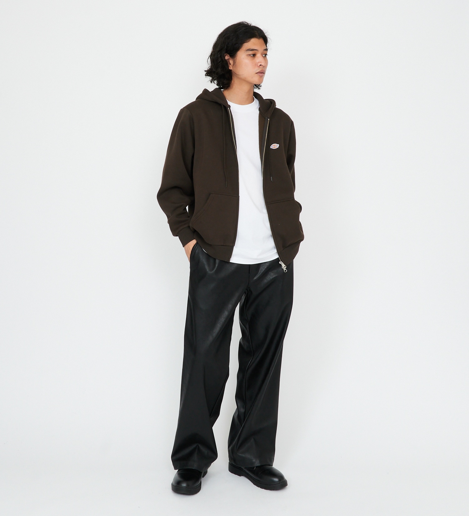 Dickies(ディッキーズ)の刺繍ロゴジップパーカー|トップス/パーカー/メンズ|ダークブラウン