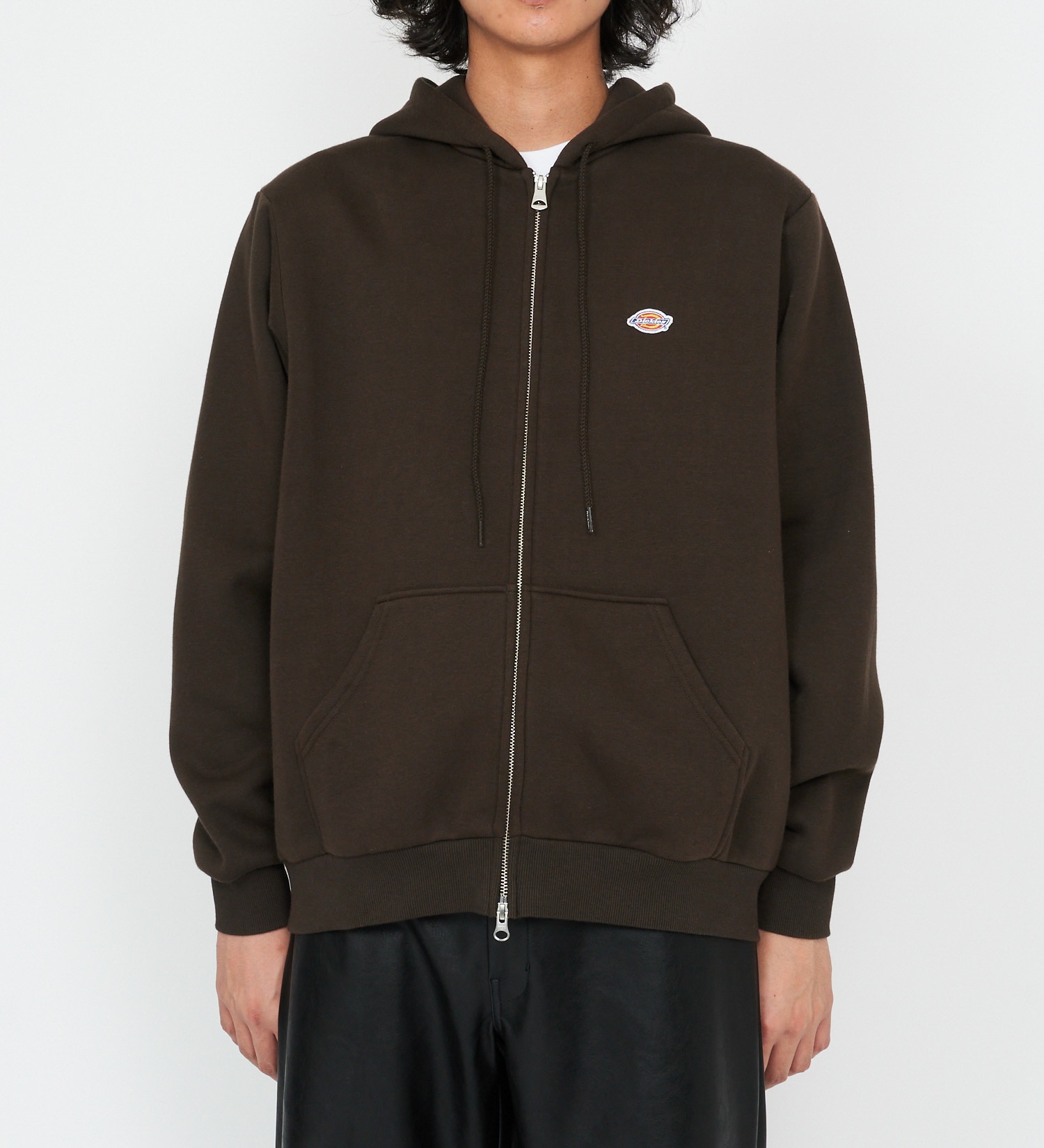Dickies(ディッキーズ)の刺繍ロゴジップパーカー|トップス/パーカー/メンズ|ダークブラウン