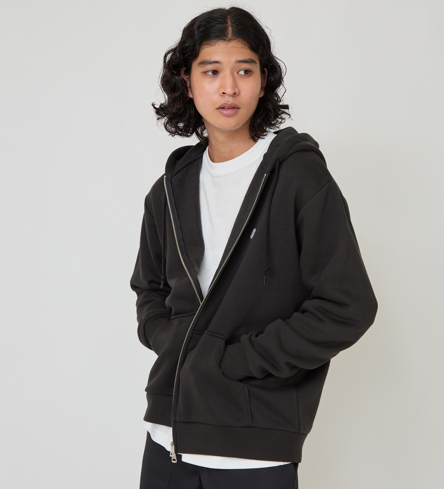 Dickies(ディッキーズ)の刺繍ロゴジップパーカー|トップス/パーカー/メンズ|ブラック