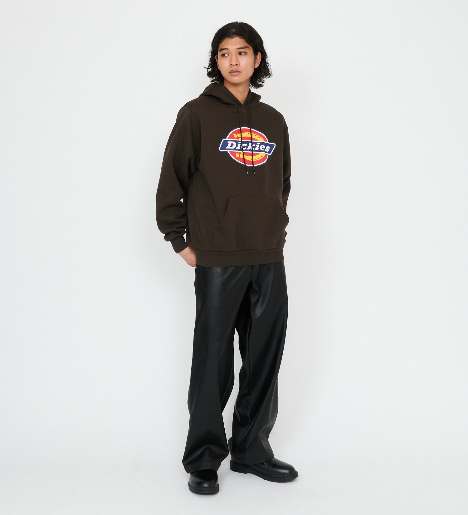 Dickies(ディッキーズ)のロゴフーディ|トップス/パーカー/メンズ|ダークブラウン