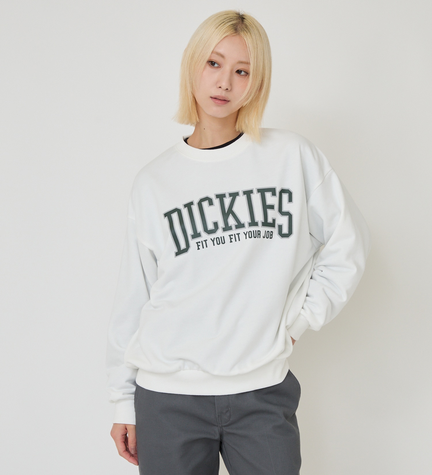 Dickies(ディッキーズ)のカレッジロゴスウェット|トップス/スウェット/レディース|ホワイト