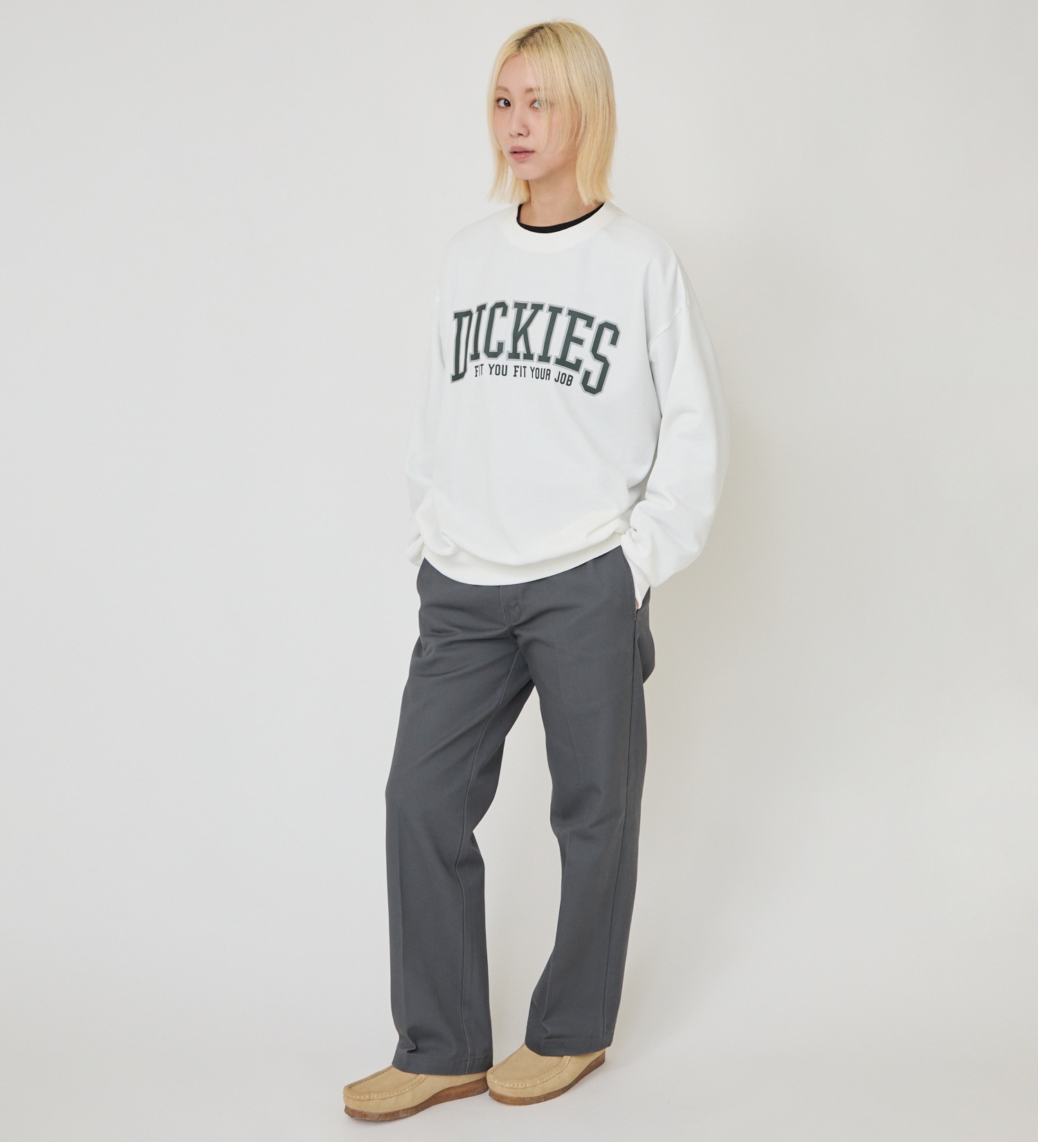 Dickies(ディッキーズ)のカレッジロゴスウェット|トップス/スウェット/レディース|ホワイト
