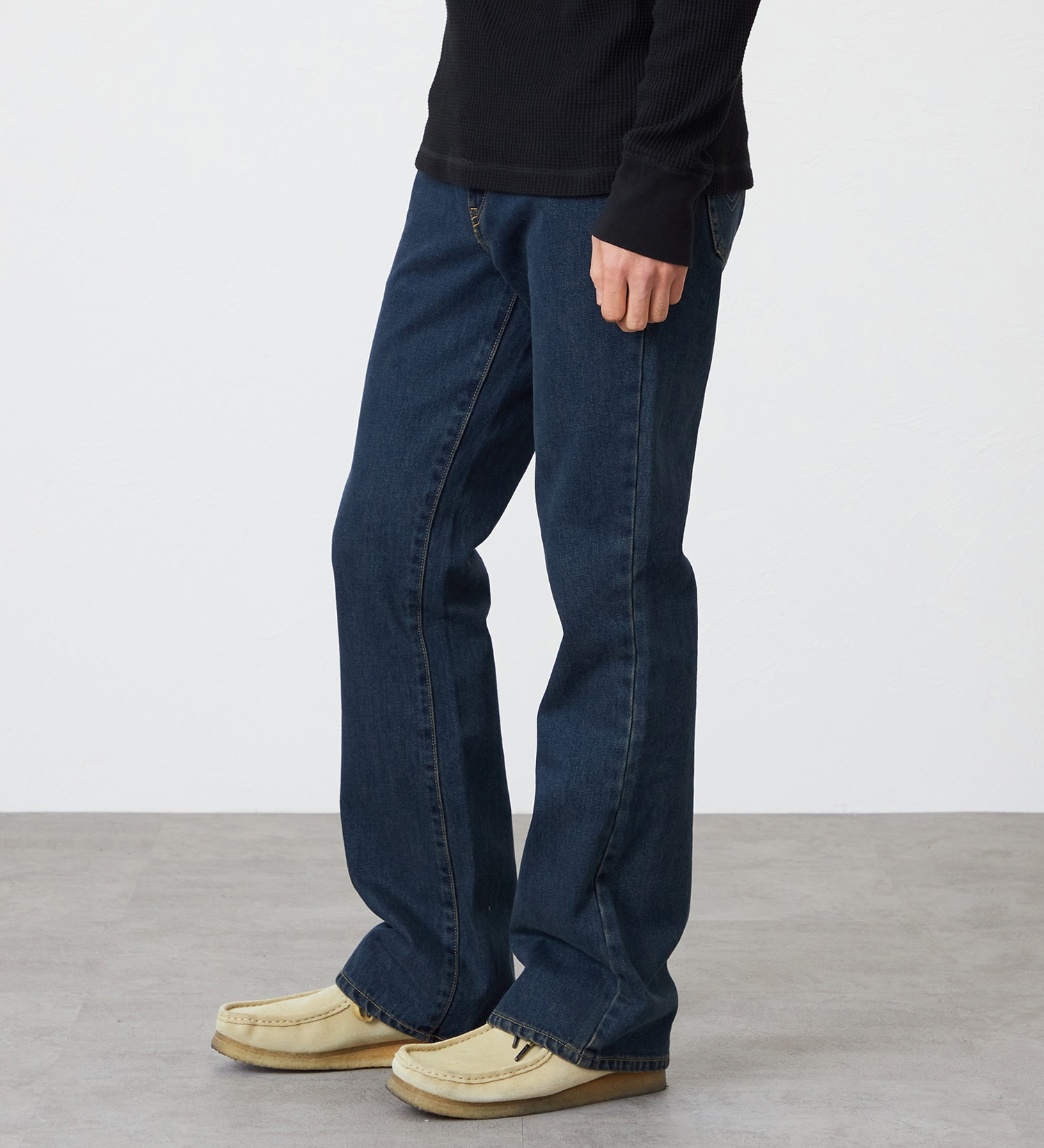 EDWIN(エドウイン)の【裾上げ無料】インターナショナルベーシック 401 ブーツカット デニムパンツ ジーンズ|パンツ/デニム / ジーンズパンツ/メンズ|中色ブルー