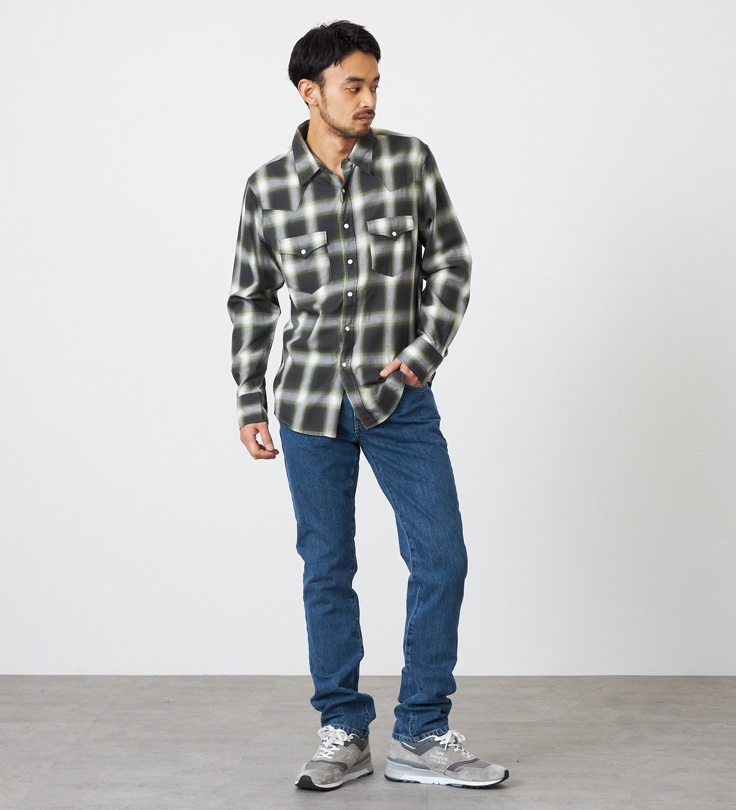 EDWIN(エドウイン)の【試着対象】【裾上げ無料】インターナショナルベーシック 402 すっきりストレート デニムパンツ ジーンズ|パンツ/デニム / ジーンズパンツ/メンズ|中色ブルー