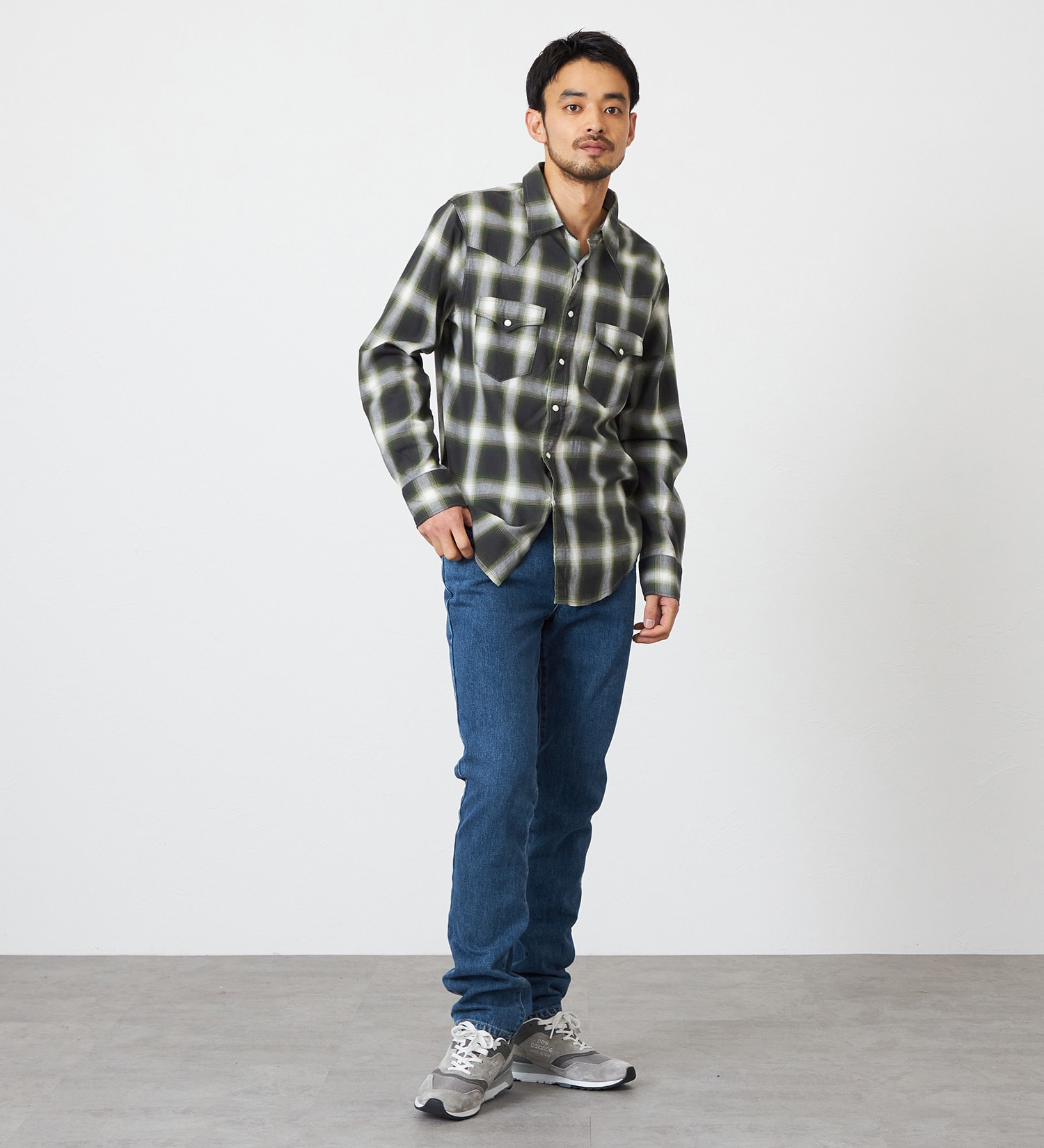 EDWIN(エドウイン)の【試着対象】【裾上げ無料】インターナショナルベーシック 402 すっきりストレート デニムパンツ ジーンズ|パンツ/デニム / ジーンズパンツ/メンズ|中色ブルー