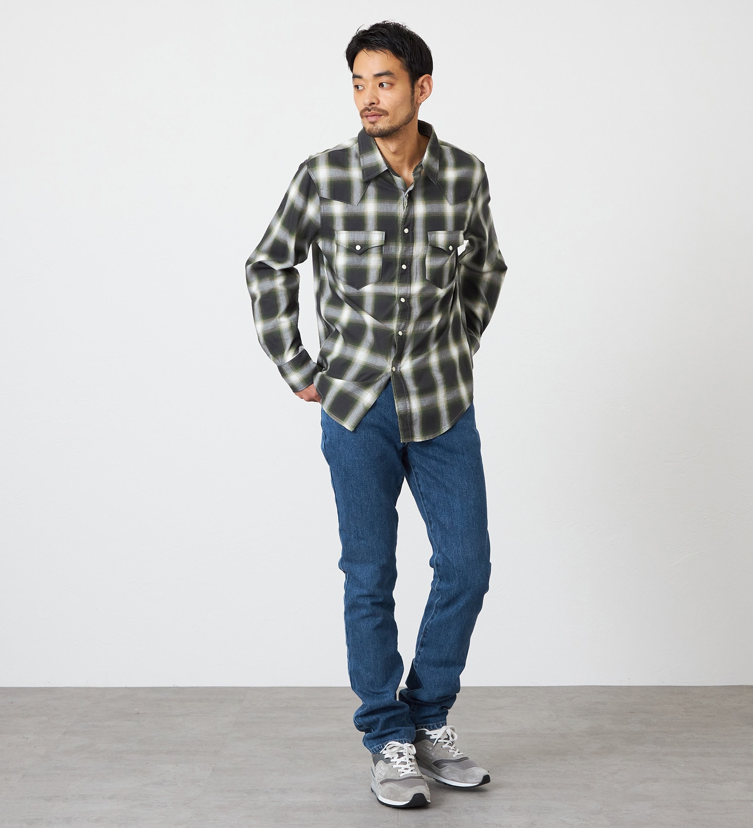 EDWIN(エドウイン)の【試着対象】【裾上げ無料】インターナショナルベーシック 402 すっきりストレート デニムパンツ ジーンズ|パンツ/デニム / ジーンズパンツ/メンズ|中色ブルー