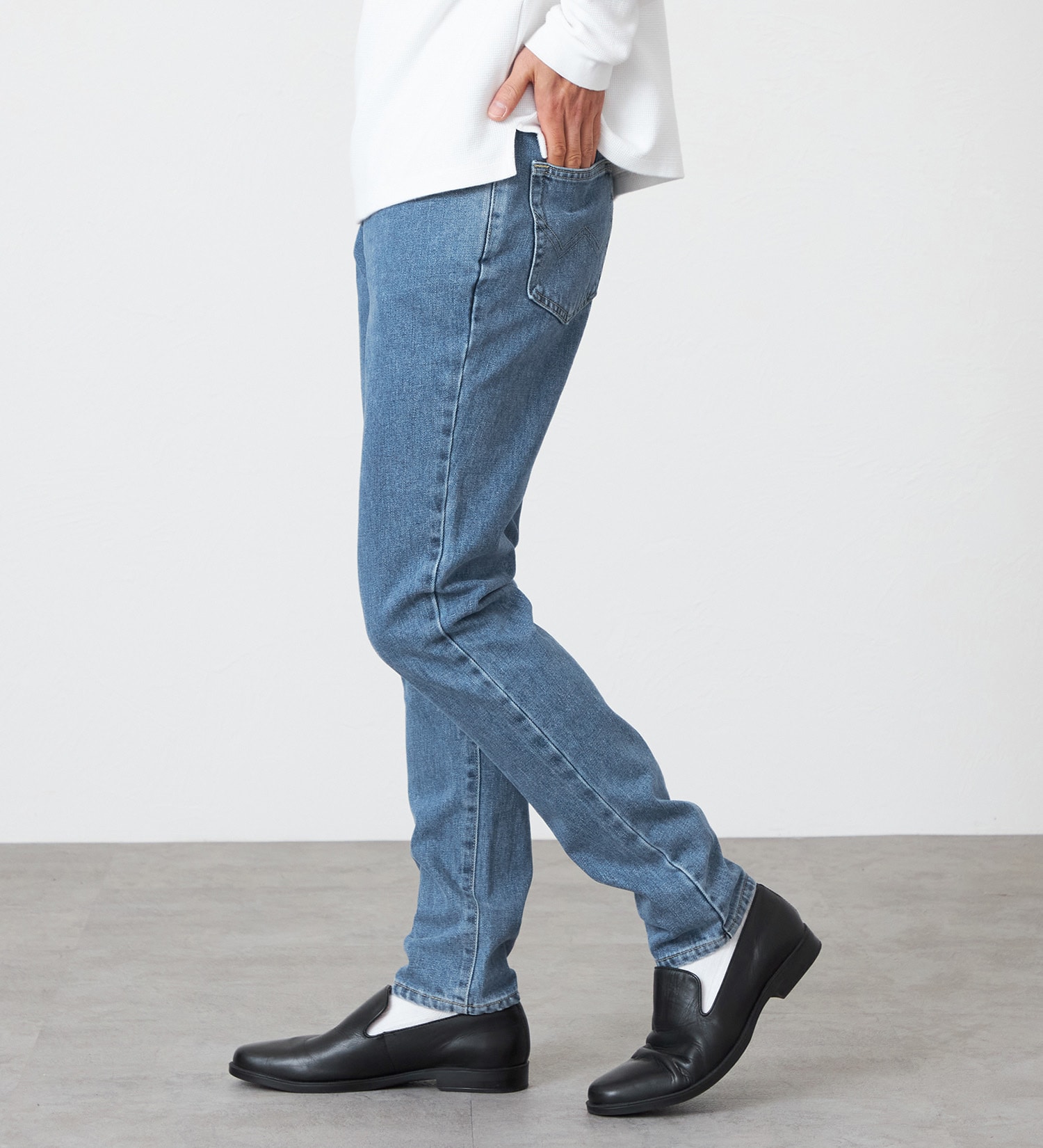 EDWIN(エドウイン)の【試着対象】【裾上げ無料】インターナショナルベーシック 407 ふつうのスリム デニムパンツ ジーンズ|パンツ/デニム / ジーンズパンツ/メンズ|淡色ブルー