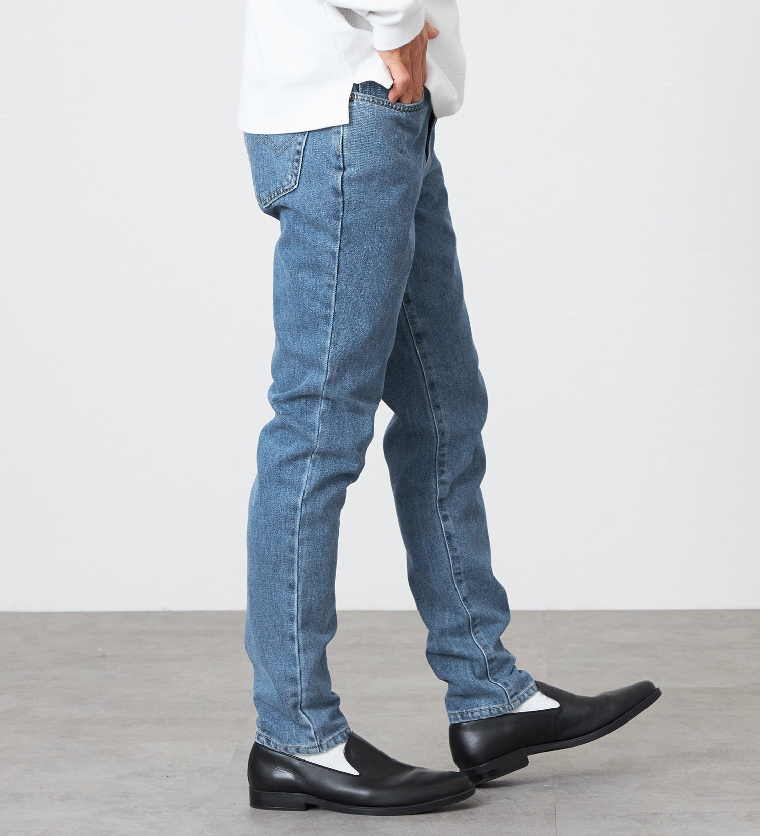 EDWIN(エドウイン)の【試着対象】【裾上げ無料】インターナショナルベーシック 407 ふつうのスリム デニムパンツ ジーンズ|パンツ/デニム / ジーンズパンツ/メンズ|淡色ブルー