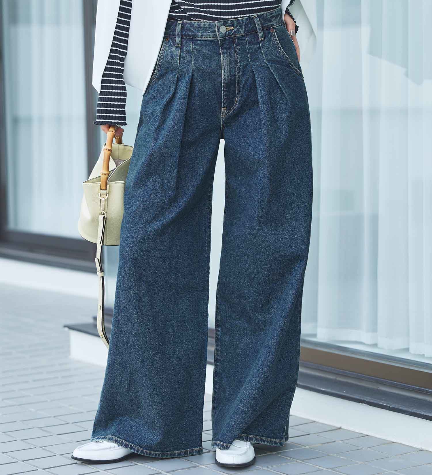 EDWIN(エドウイン)のessentials タックワイドデニムパンツ|パンツ/デニム / ジーンズパンツ/レディース|中色ブルー2