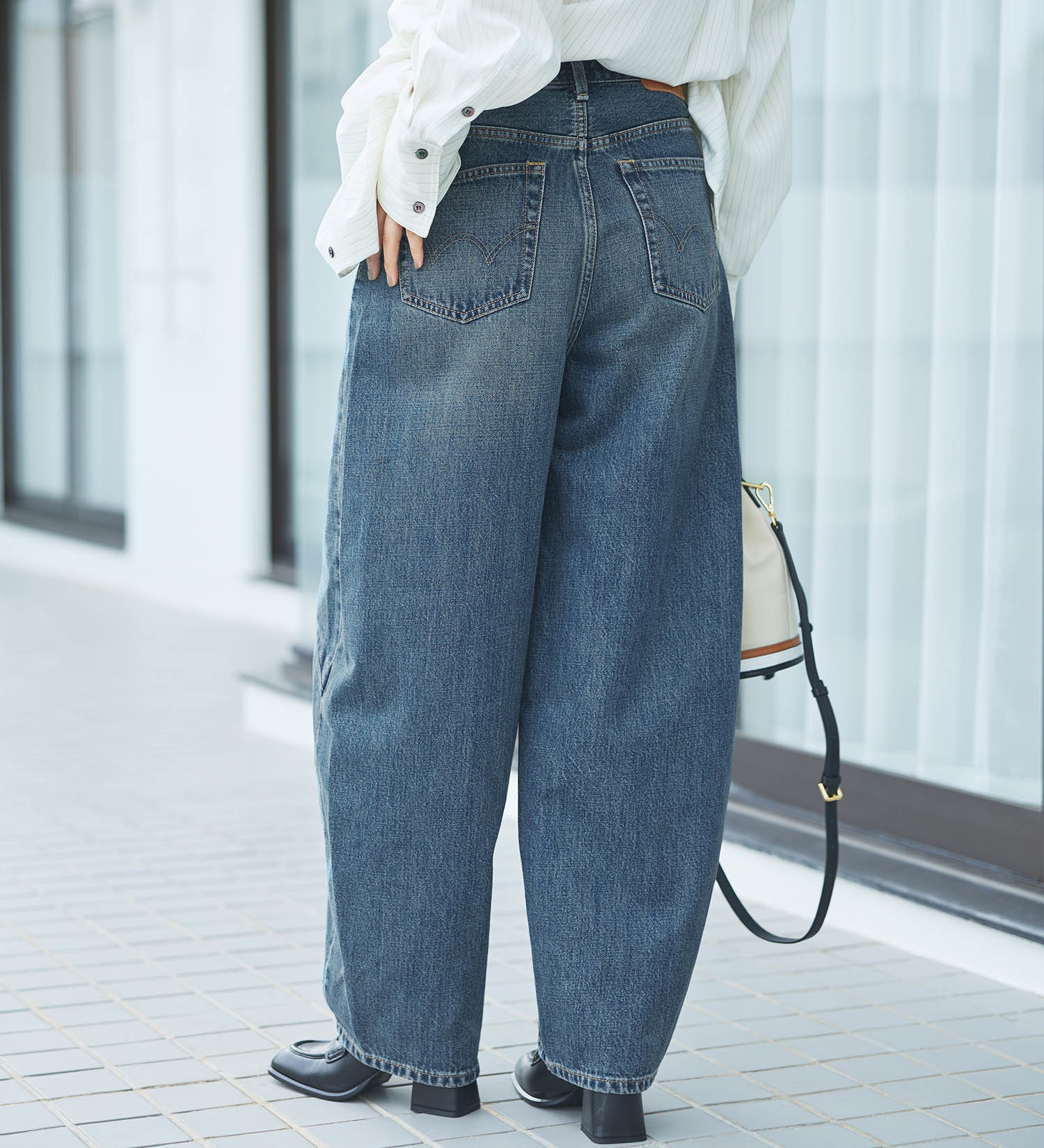 EDWIN(エドウイン)のessentials カーブデニムパンツ|パンツ/デニム / ジーンズパンツ/レディース|中色ブルー