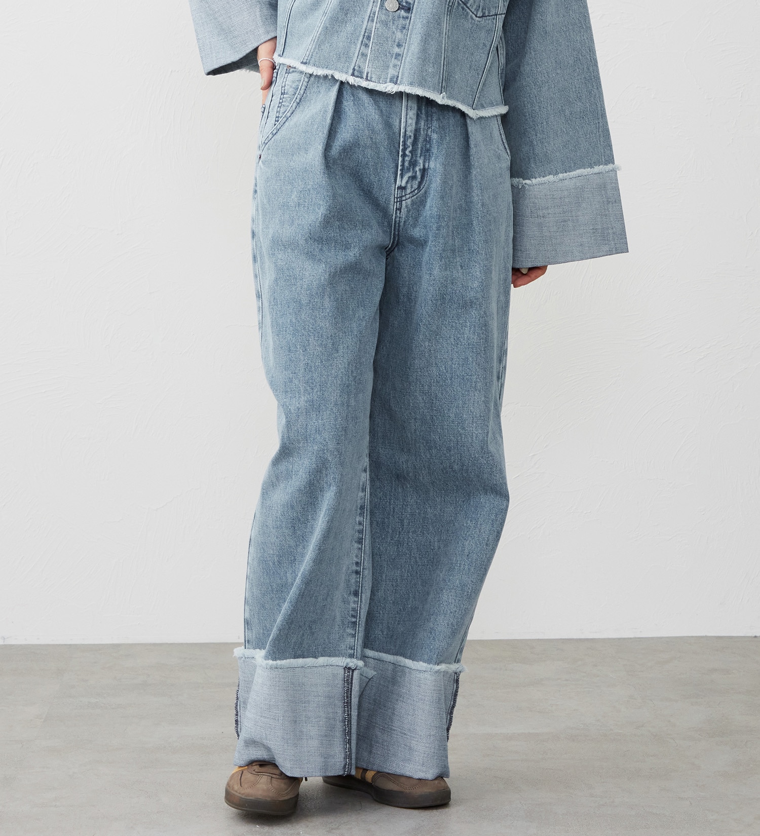 EDWIN(エドウイン)の【試着対象】ロールアップ ストレート デニムパンツ ジーンズ|パンツ/デニム / ジーンズパンツ/レディース|淡色ブルー