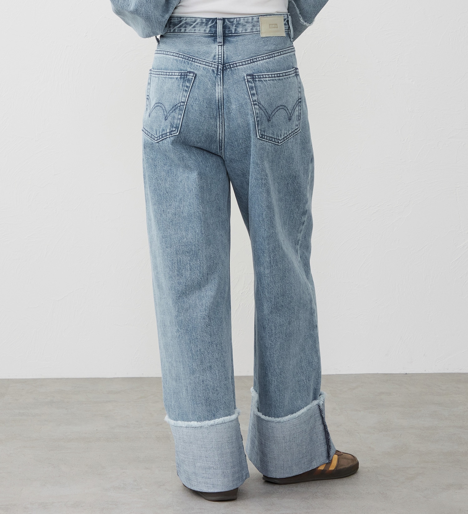 EDWIN(エドウイン)の【試着対象】ロールアップ ストレート デニムパンツ ジーンズ|パンツ/デニム / ジーンズパンツ/レディース|淡色ブルー