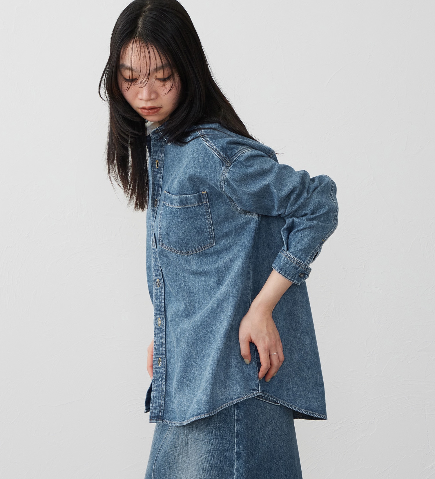 EDWIN(エドウイン)のビッグシルエット デニムシャツ|トップス/シャツ/ブラウス/レディース|中色ブルー